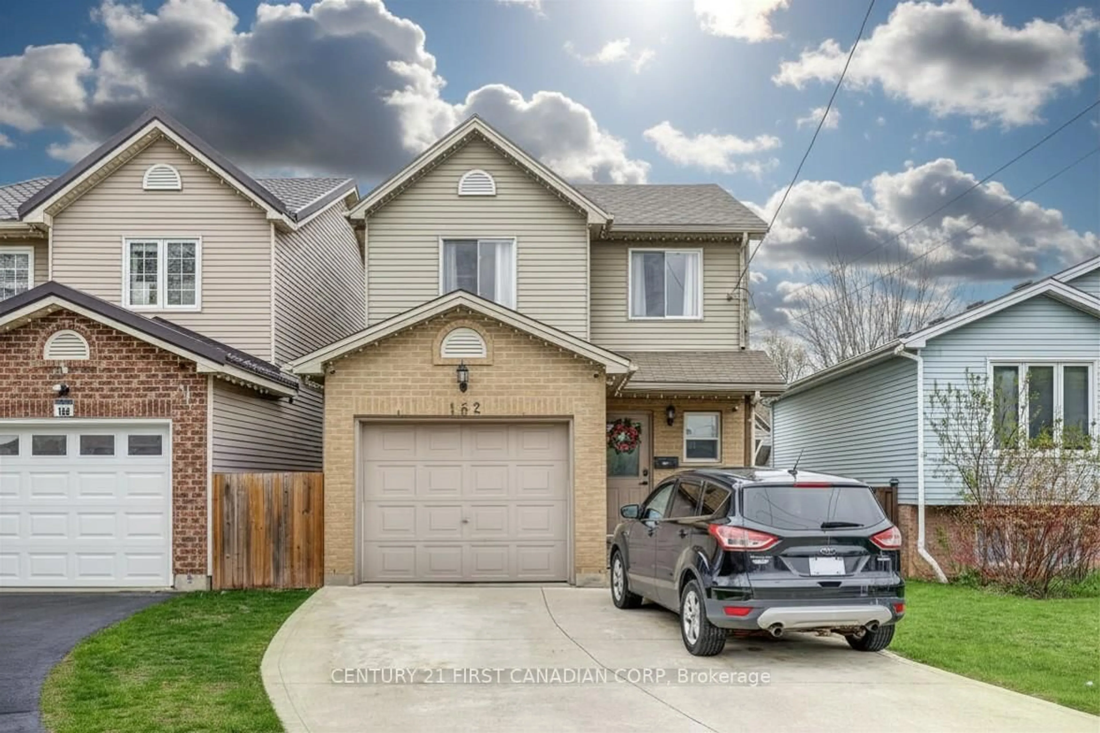 Home with vinyl exterior material, street for 162 Chesley Ave, London East Ontario N5Z 5B8