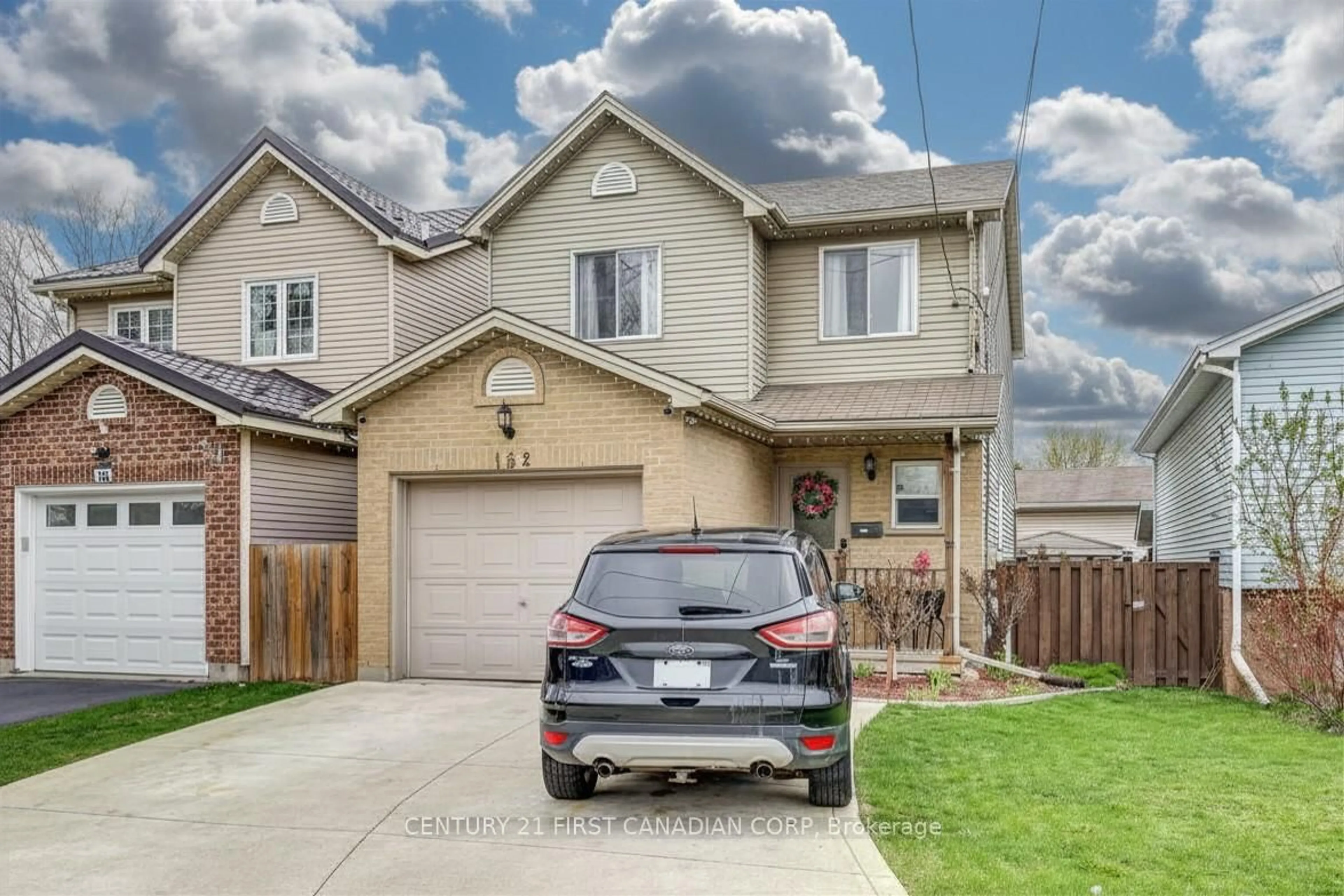 Home with vinyl exterior material, street for 162 Chesley Ave, London East Ontario N5Z 5B8