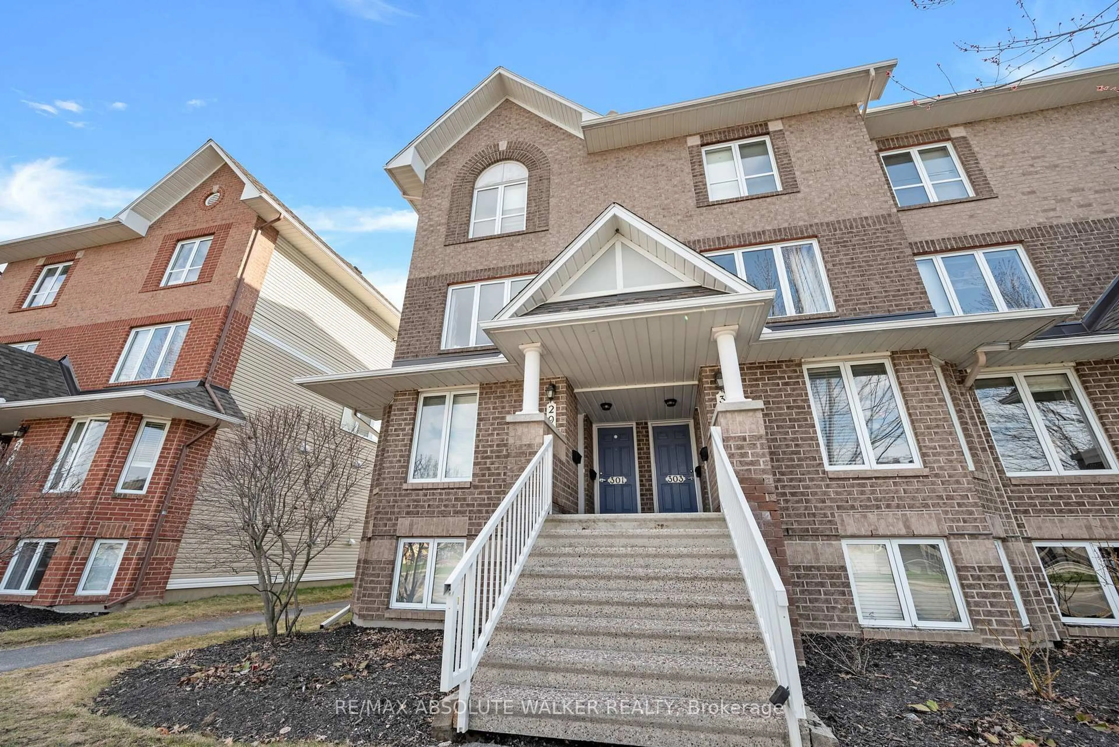 Home with brick exterior material, building for 299 Aquaview Dr #8, Ottawa Ontario K4A 0B6
