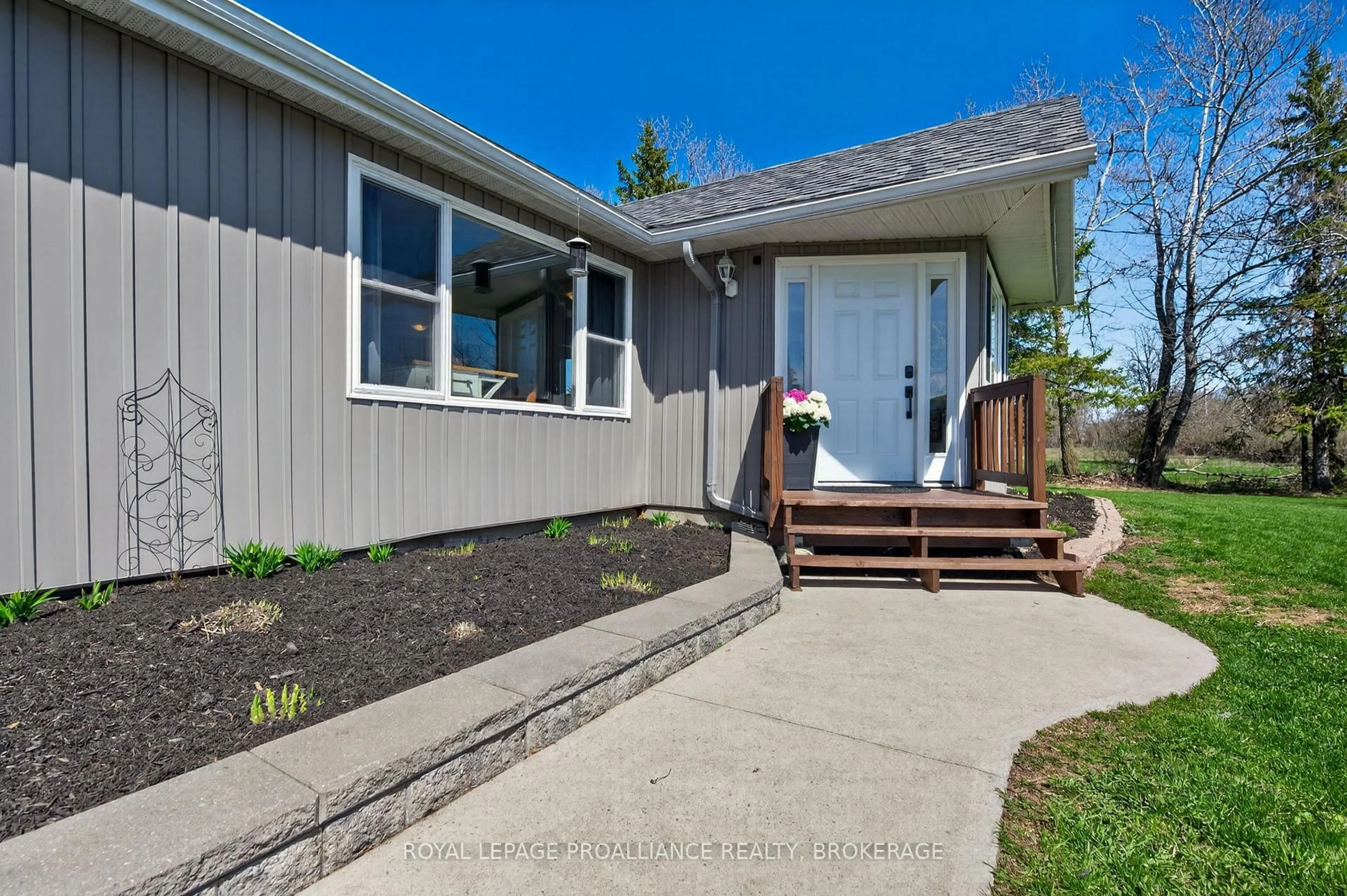 Home with vinyl exterior material, street for 2880 Railton Rd, Sydenham Ontario K0H 2T0