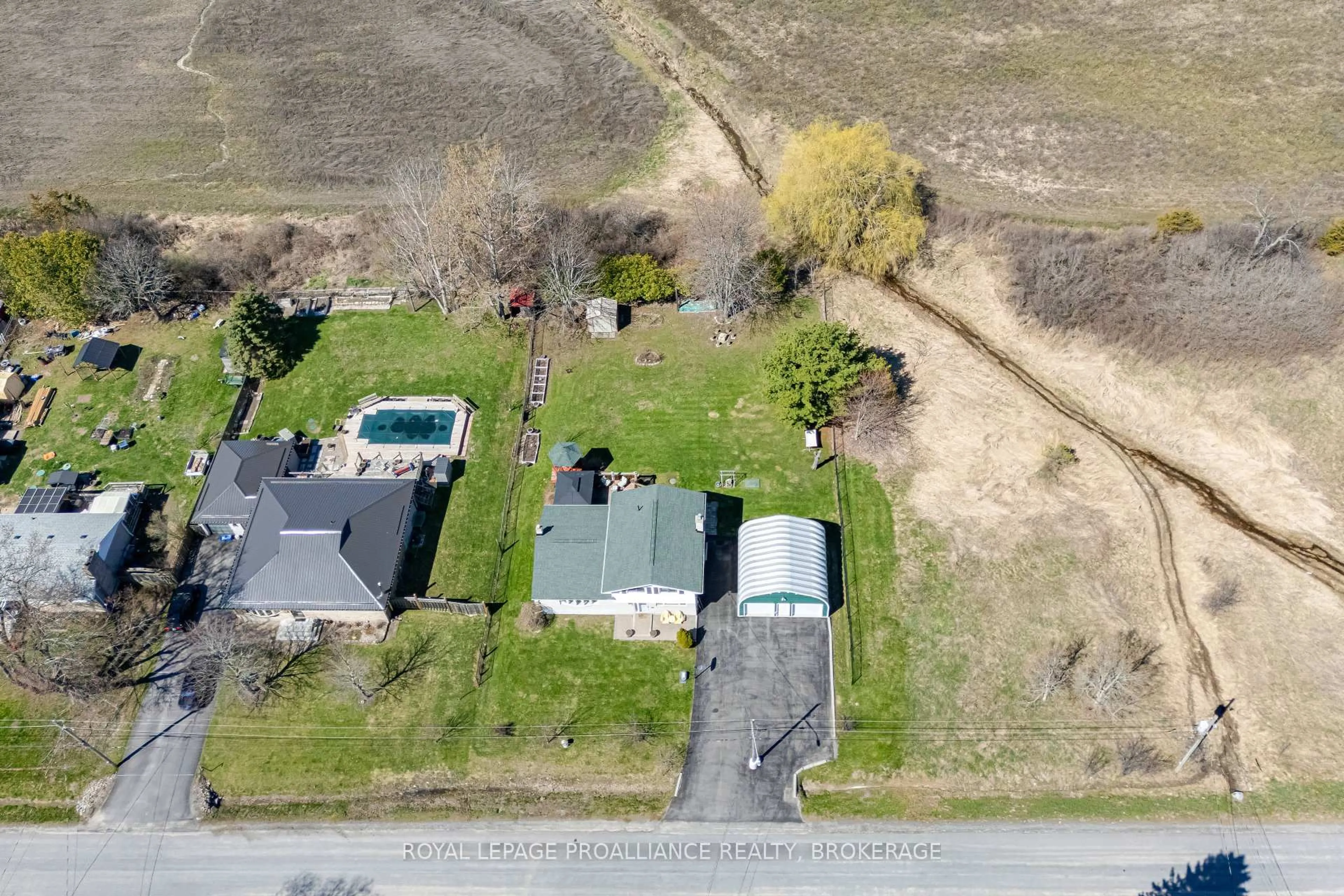 A pic from outside/outdoor area/front of a property/back of a property/a pic from drone, street for 1445 Aley St, Kingston Ontario K7L 4V4