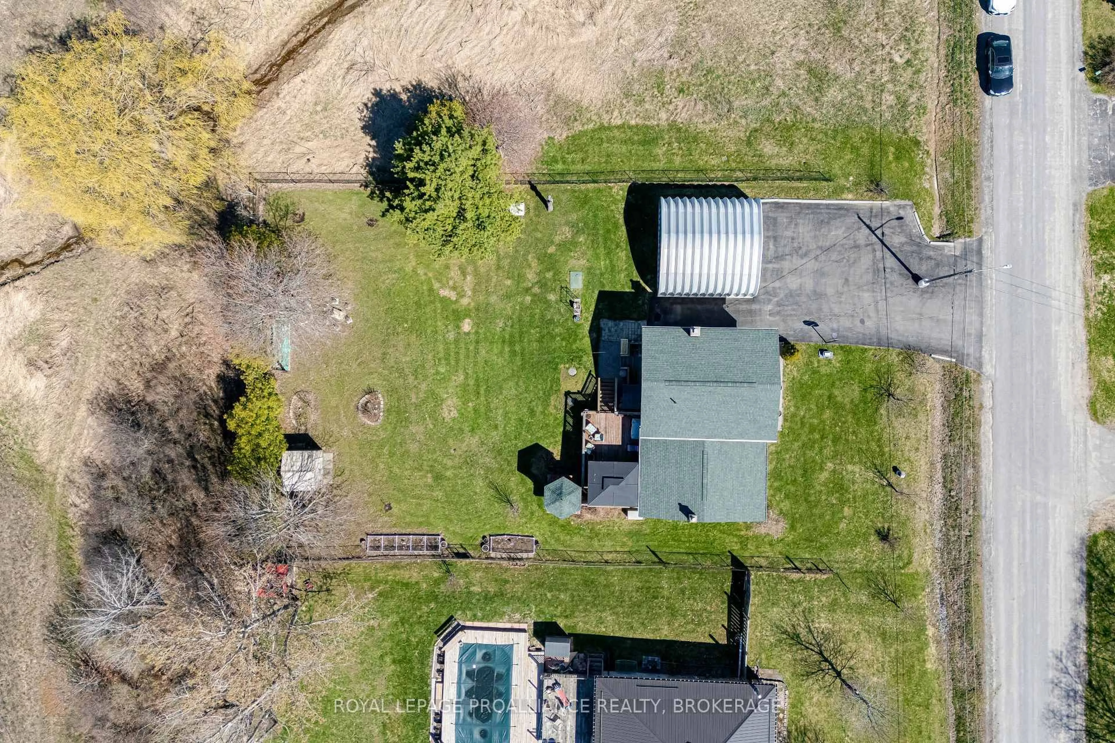 A pic from outside/outdoor area/front of a property/back of a property/a pic from drone, building for 1445 Aley St, Kingston Ontario K7L 4V4