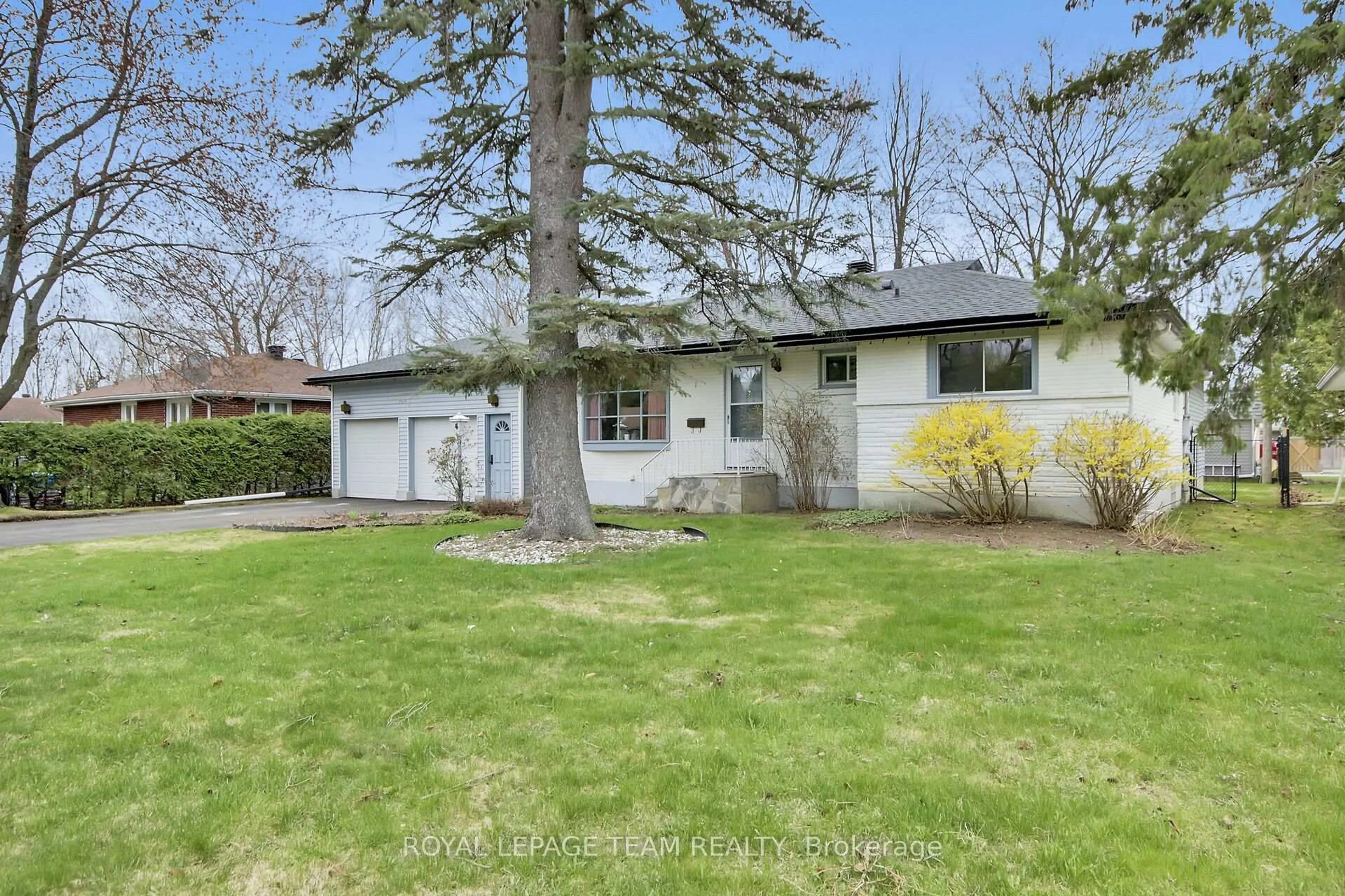 Home with vinyl exterior material, street for 4 Headingly Cres, Ottawa Ontario K2G 0Y3