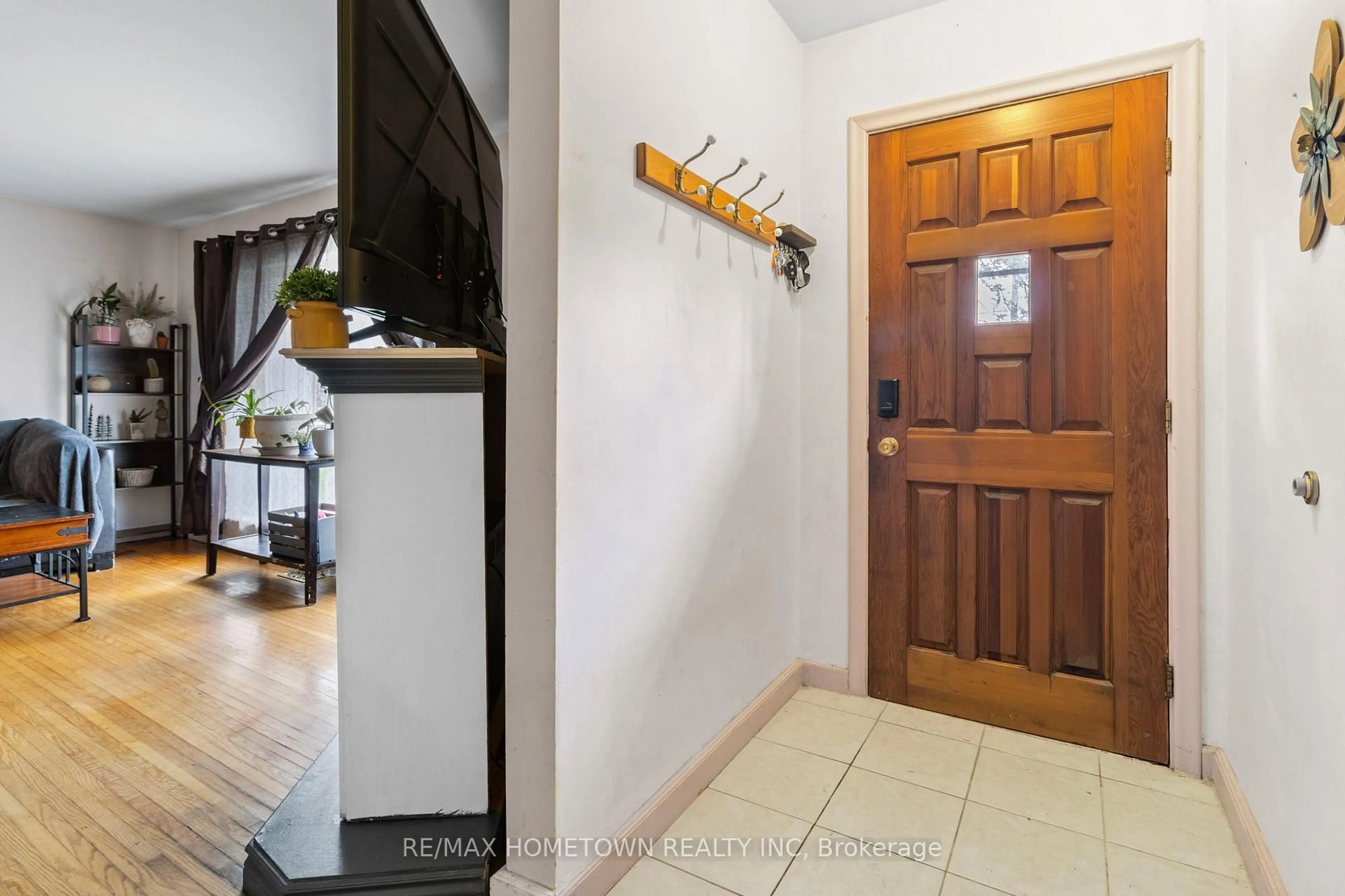 Indoor entryway for 3505 Charleville Rd, Augusta Ontario K0E 1T0