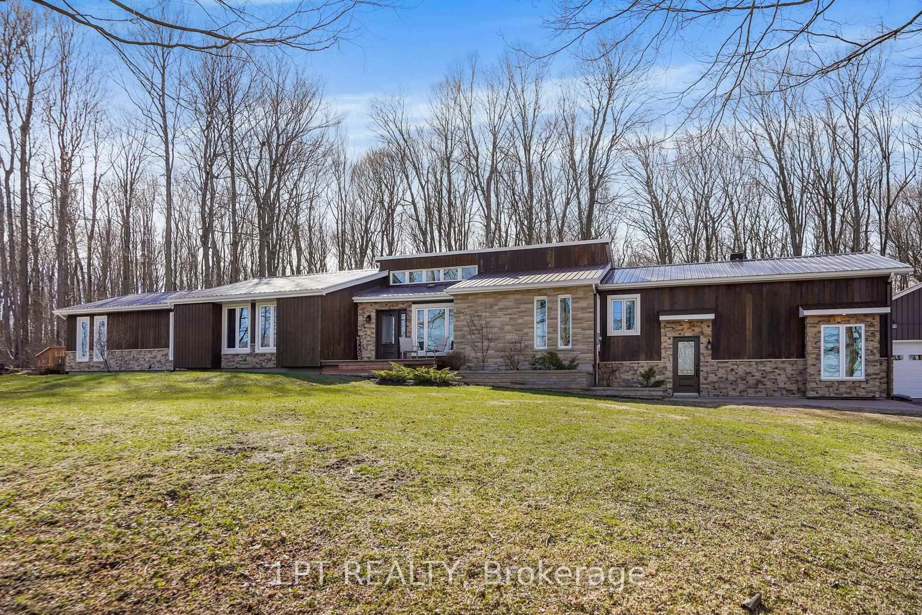 Home with brick exterior material, unknown for 8180 Gibbs Rd, East Hawkesbury Ontario K0B 1M0