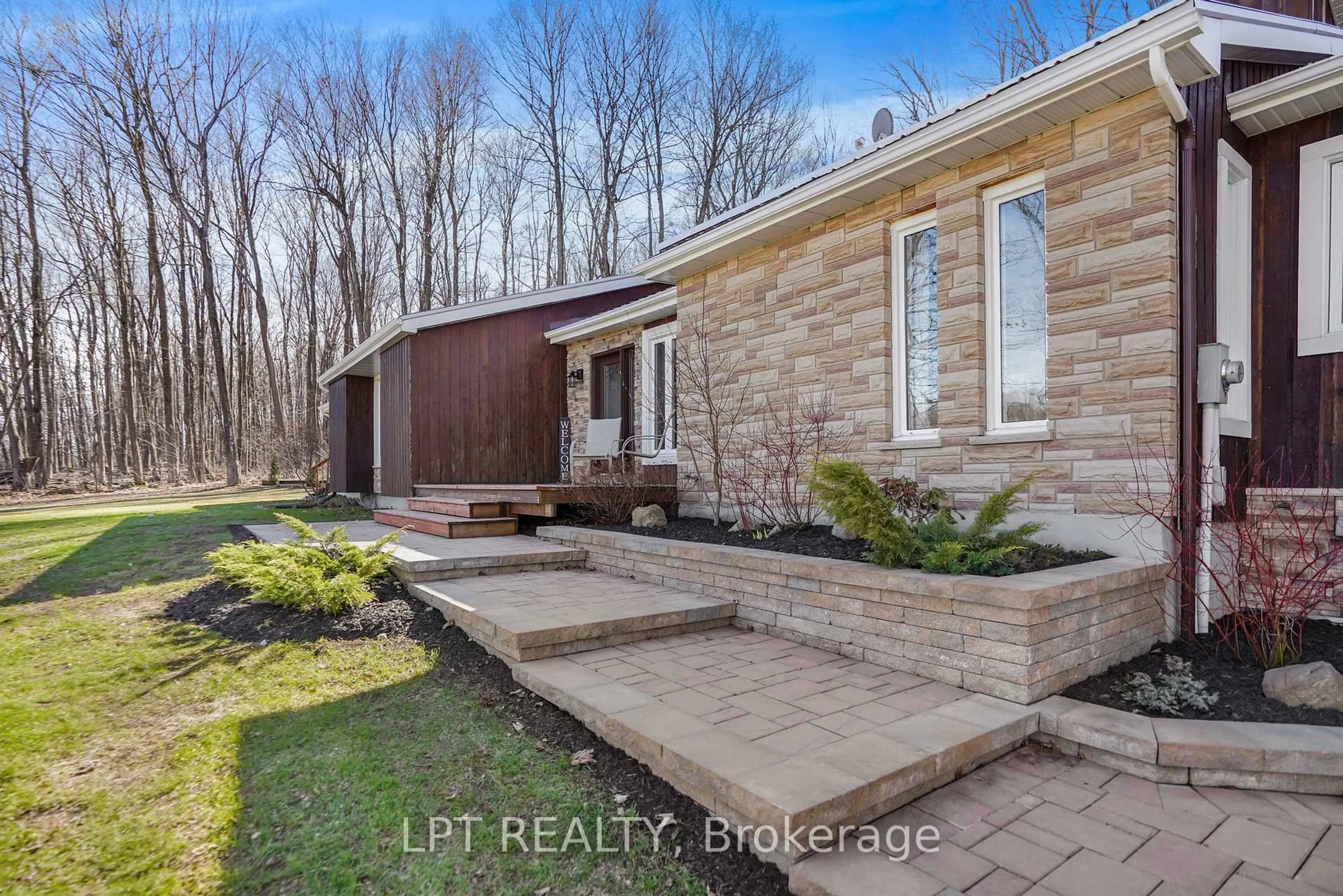 Home with brick exterior material, street for 8180 Gibbs Rd, East Hawkesbury Ontario K0B 1M0