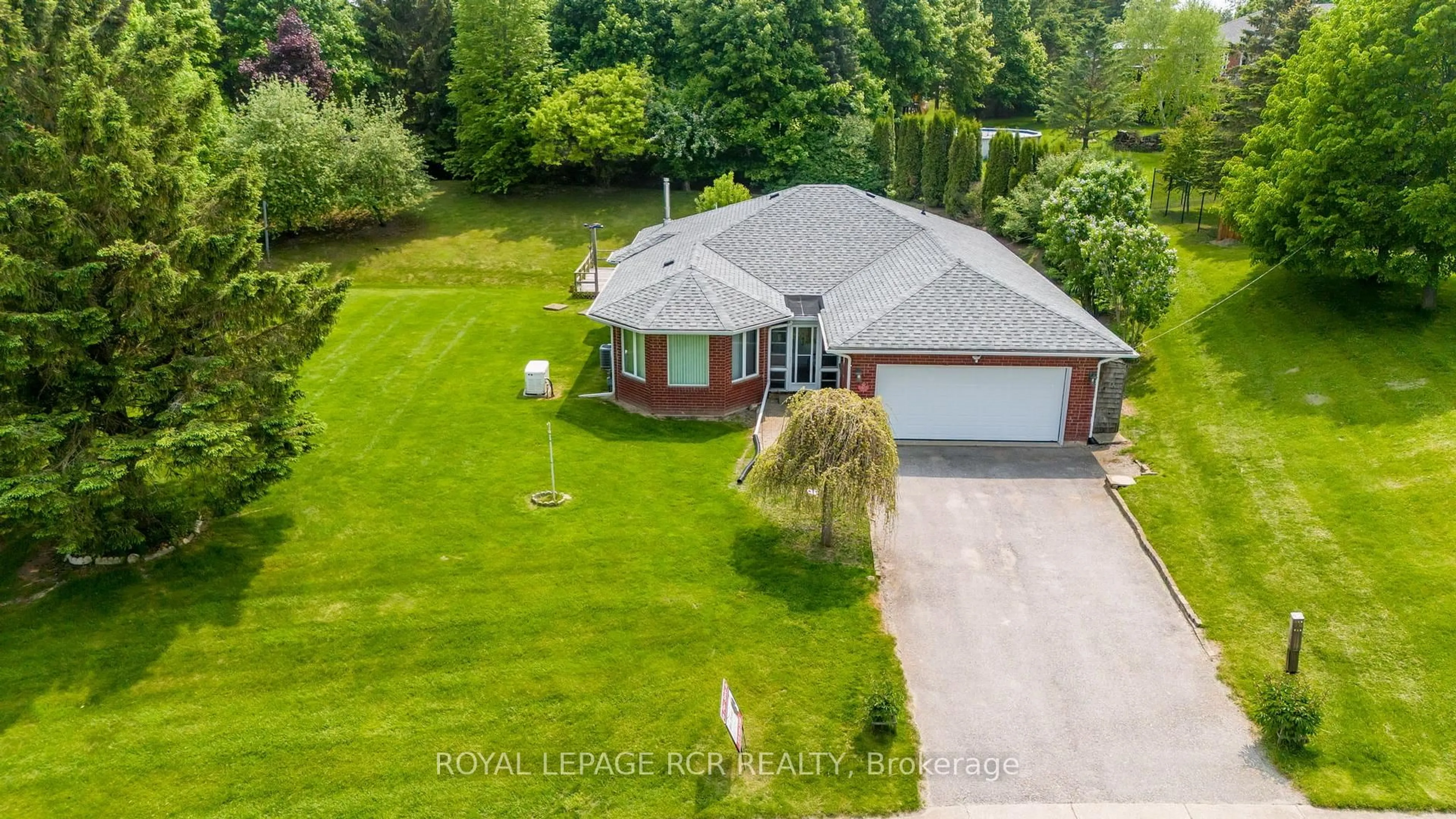 A pic from outside/outdoor area/front of a property/back of a property/a pic from drone, street for 3 Henry St, Amaranth Ontario L9W 3Z1