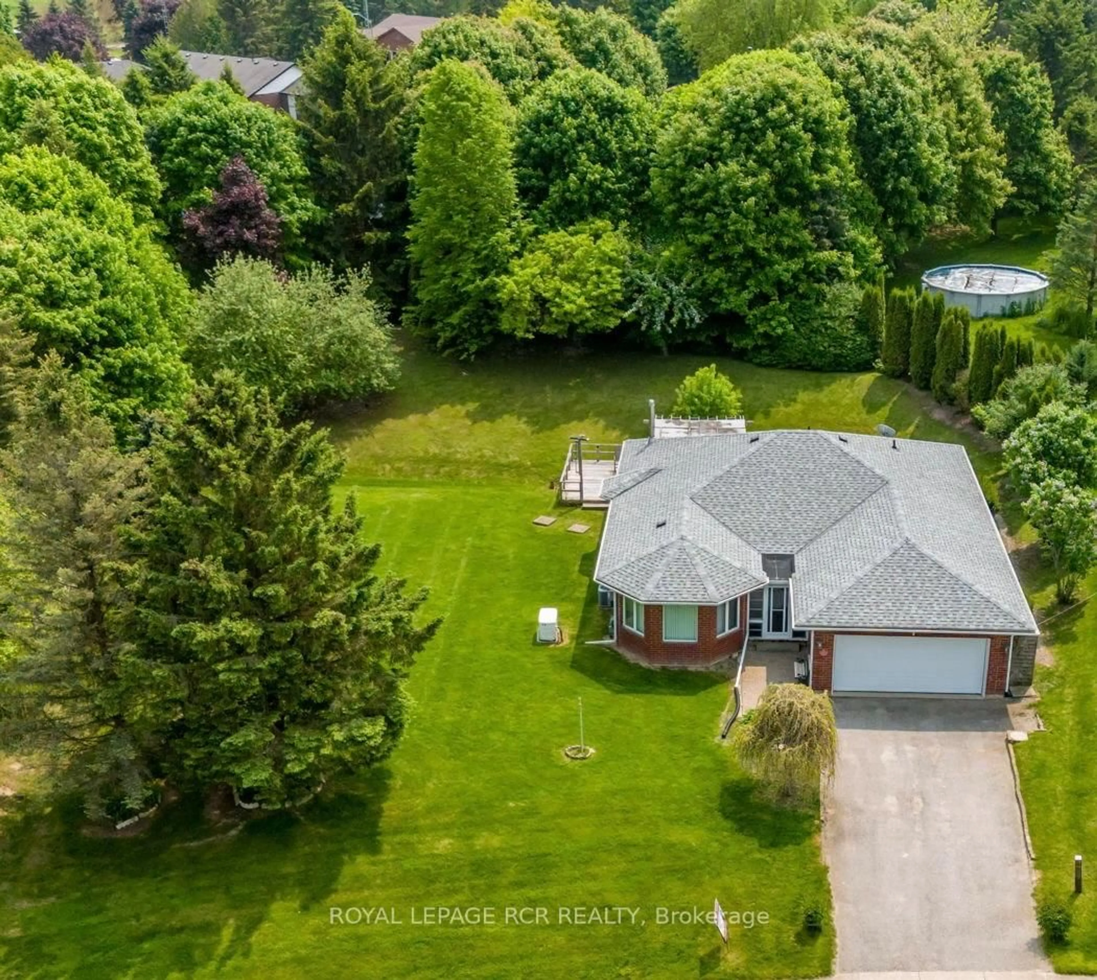 A pic from outside/outdoor area/front of a property/back of a property/a pic from drone, unknown for 3 Henry St, Amaranth Ontario L9W 3Z1