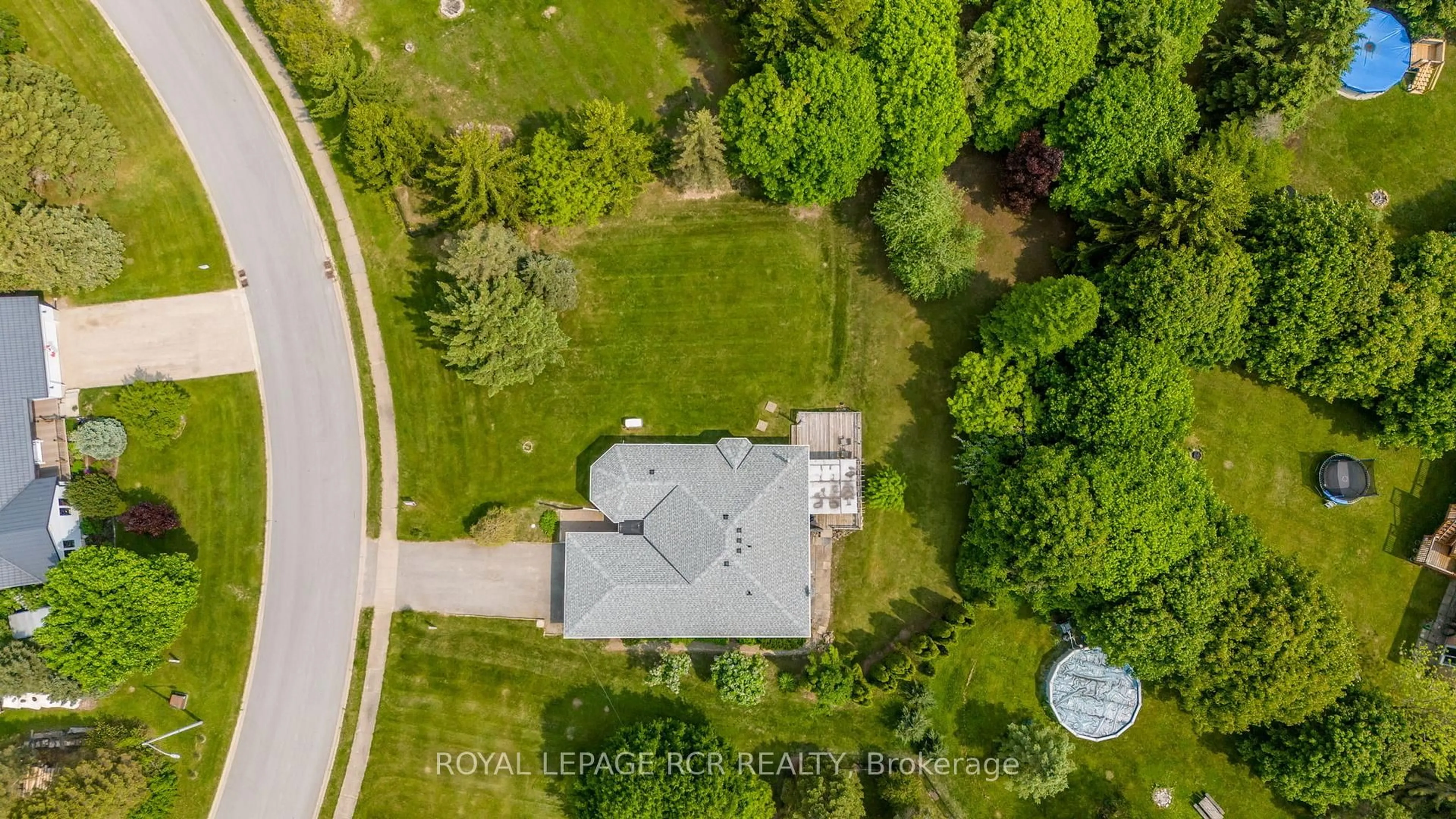 A pic from outside/outdoor area/front of a property/back of a property/a pic from drone, street for 3 Henry St, Amaranth Ontario L9W 3Z1