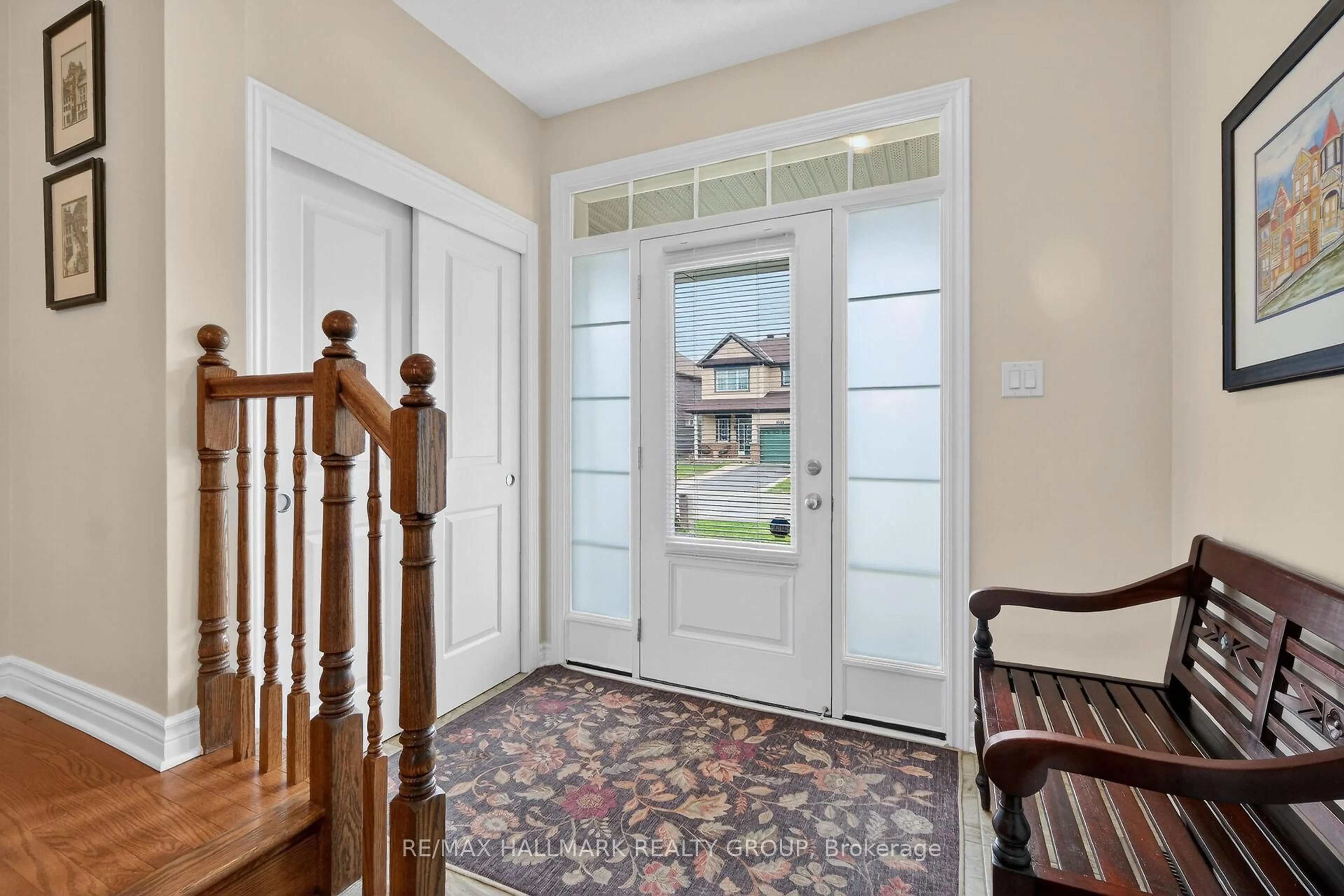 Indoor entryway for 558 Genevriers St, Ottawa Ontario K4A 0Y9