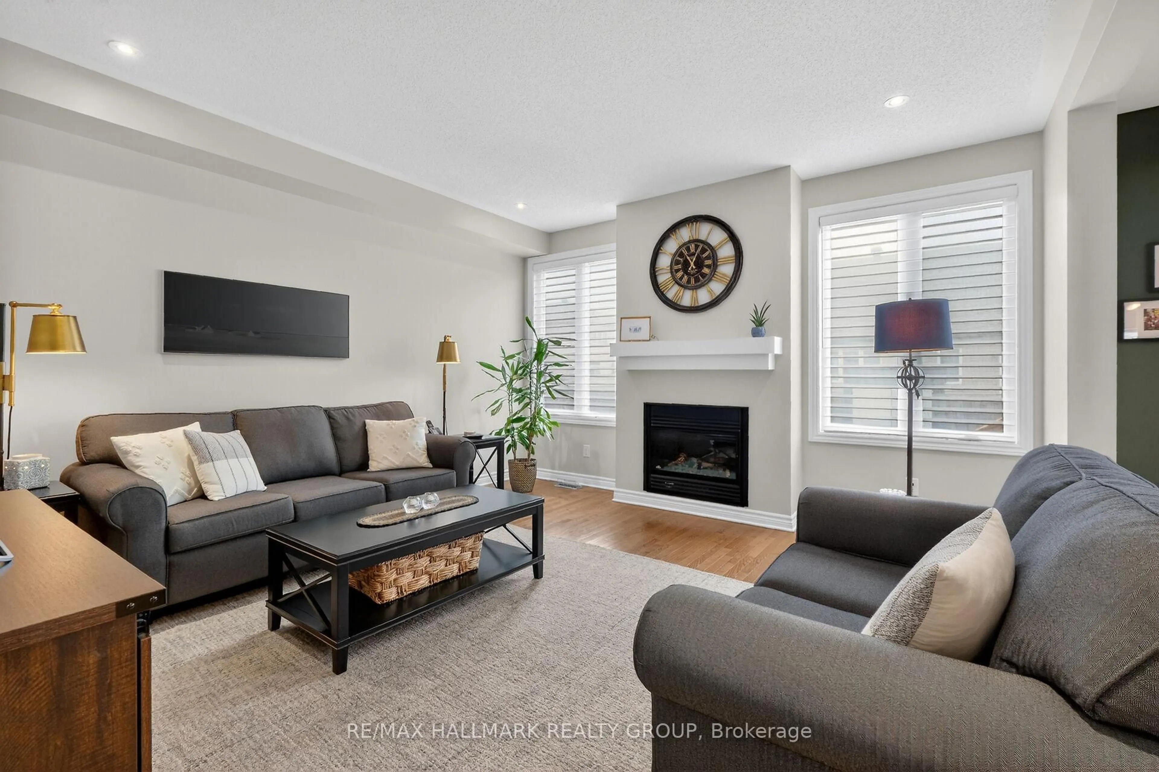 Living room with furniture, unknown for 558 Genevriers St, Ottawa Ontario K4A 0Y9