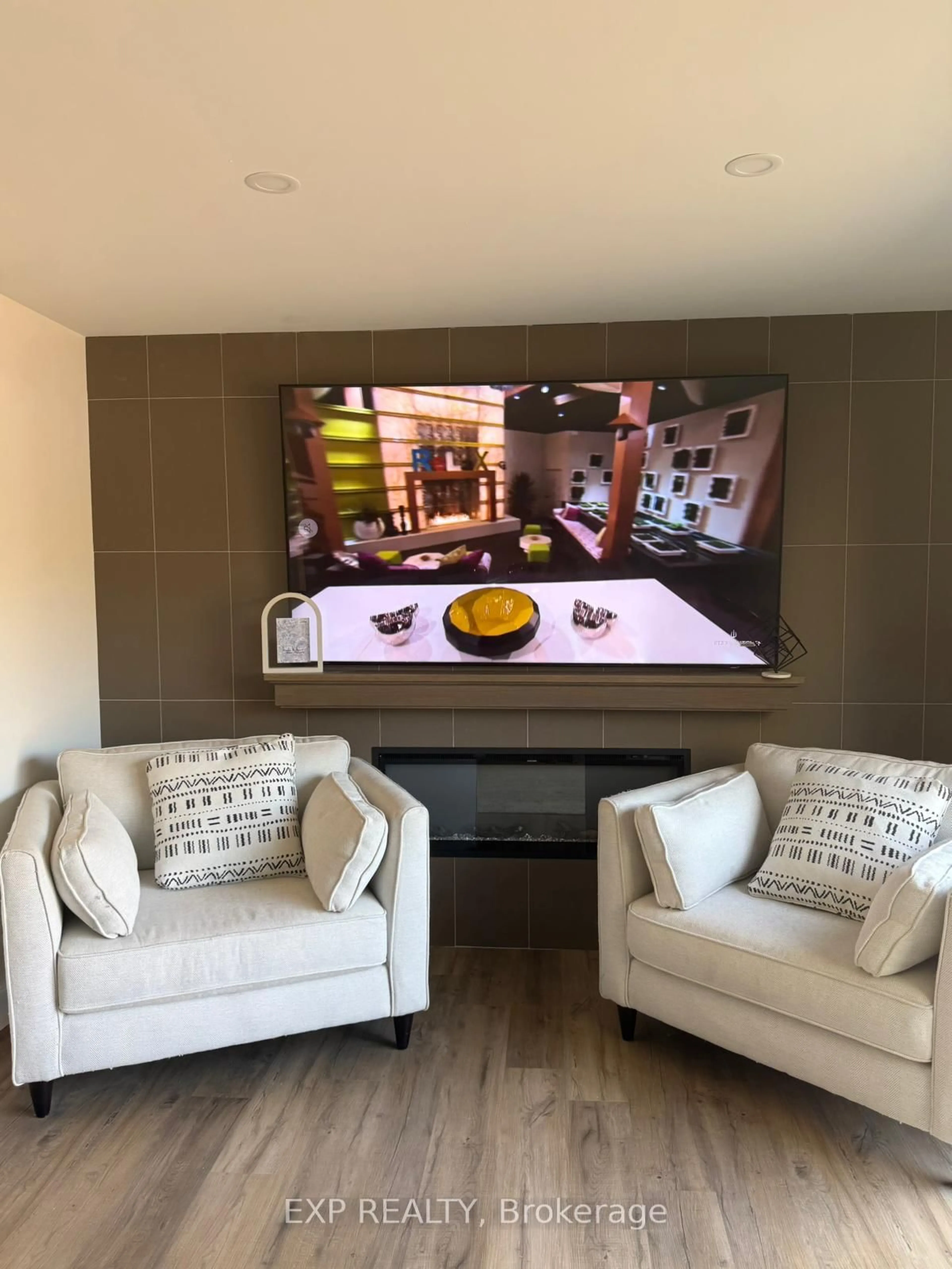 Home theater for 770 Fanshawe park Rd, London North Ontario N5X 1L1