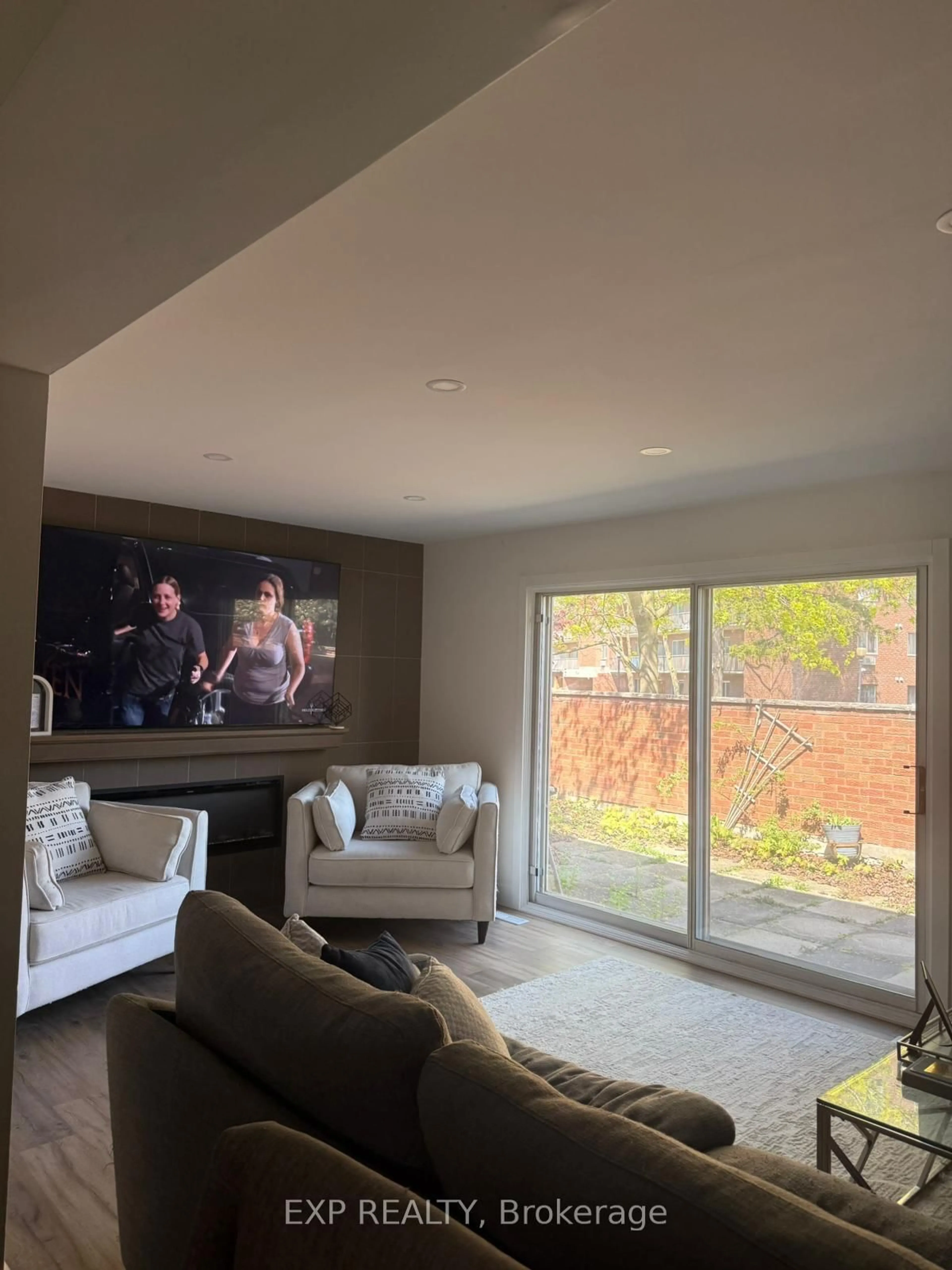 Home theater for 770 Fanshawe park Rd, London North Ontario N5X 1L1