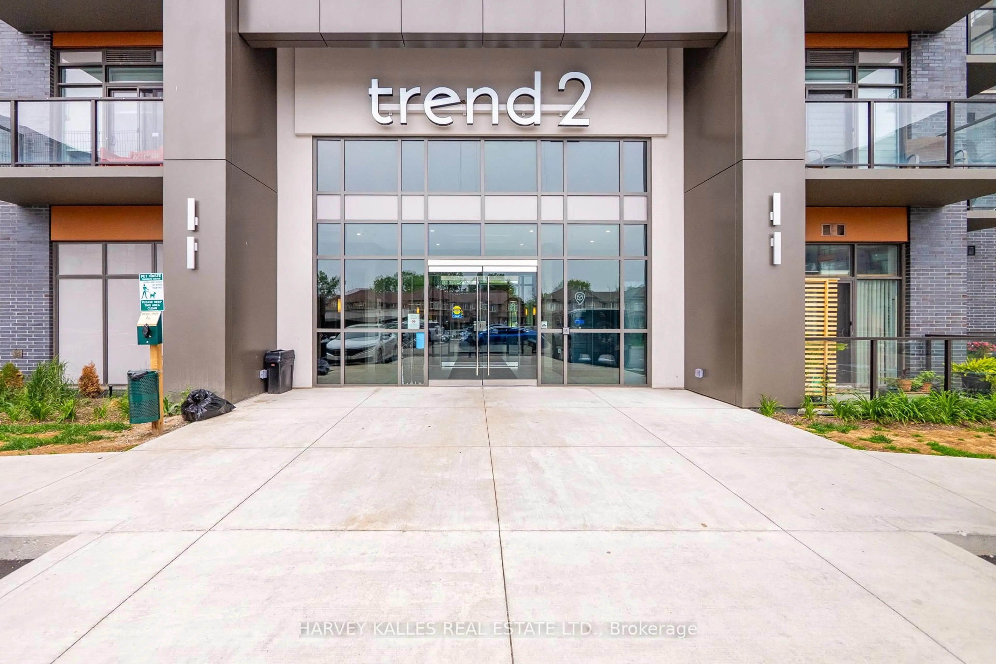 Indoor foyer for 460 Dundas St #431, Hamilton Ontario L8B 2A5