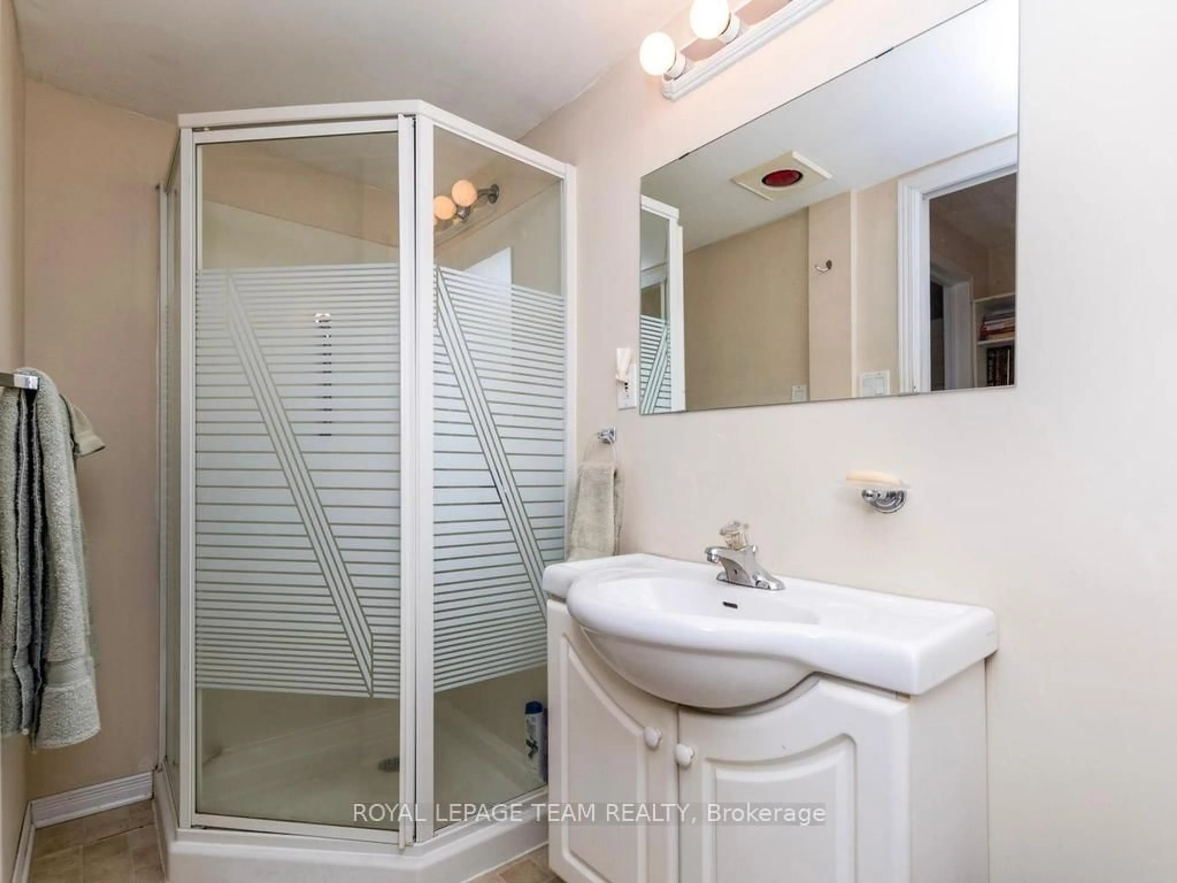 Standard bathroom, unknown for 87 Napoleon St, Carleton Place Ontario K7C 2X1