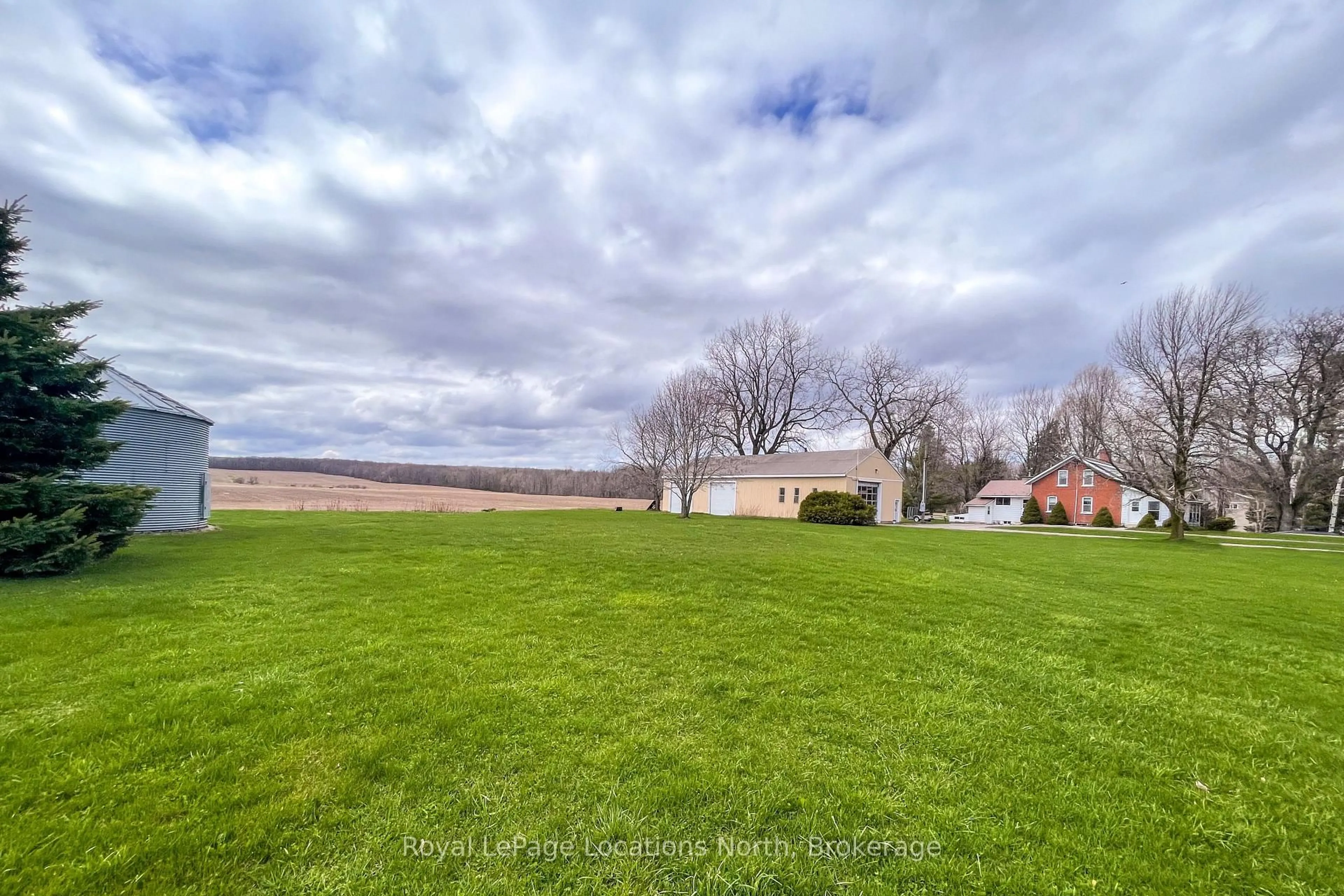 A pic from outside/outdoor area/front of a property/back of a property/a pic from drone, water/lake/river/ocean view for 138268 Grey 112 Rd, Meaford Ontario N4L 1W5