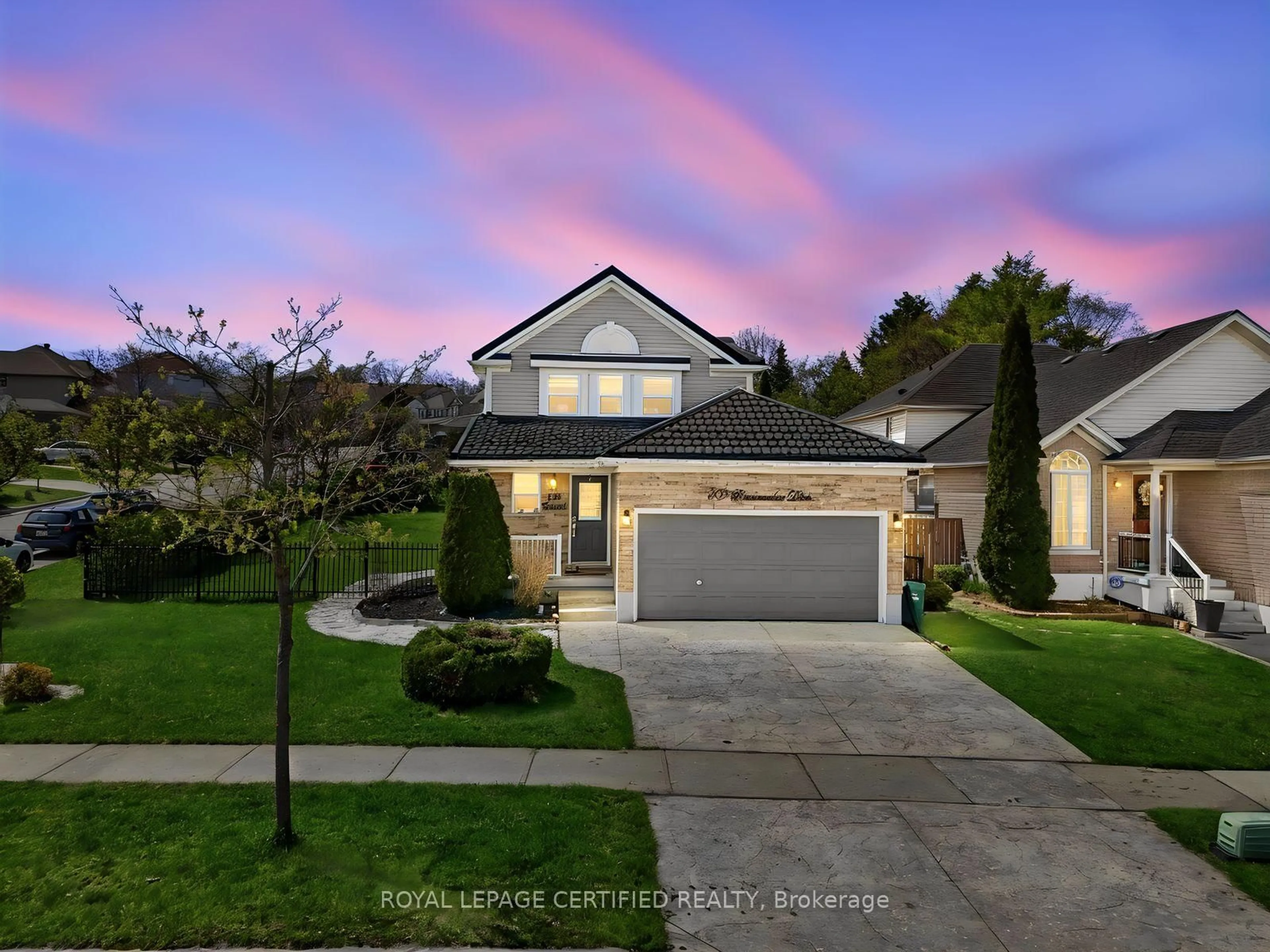 A pic from outside/outdoor area/front of a property/back of a property/a pic from drone, street for 209 Briarmeadow Dr, Kitchener Ontario N2A 4C5