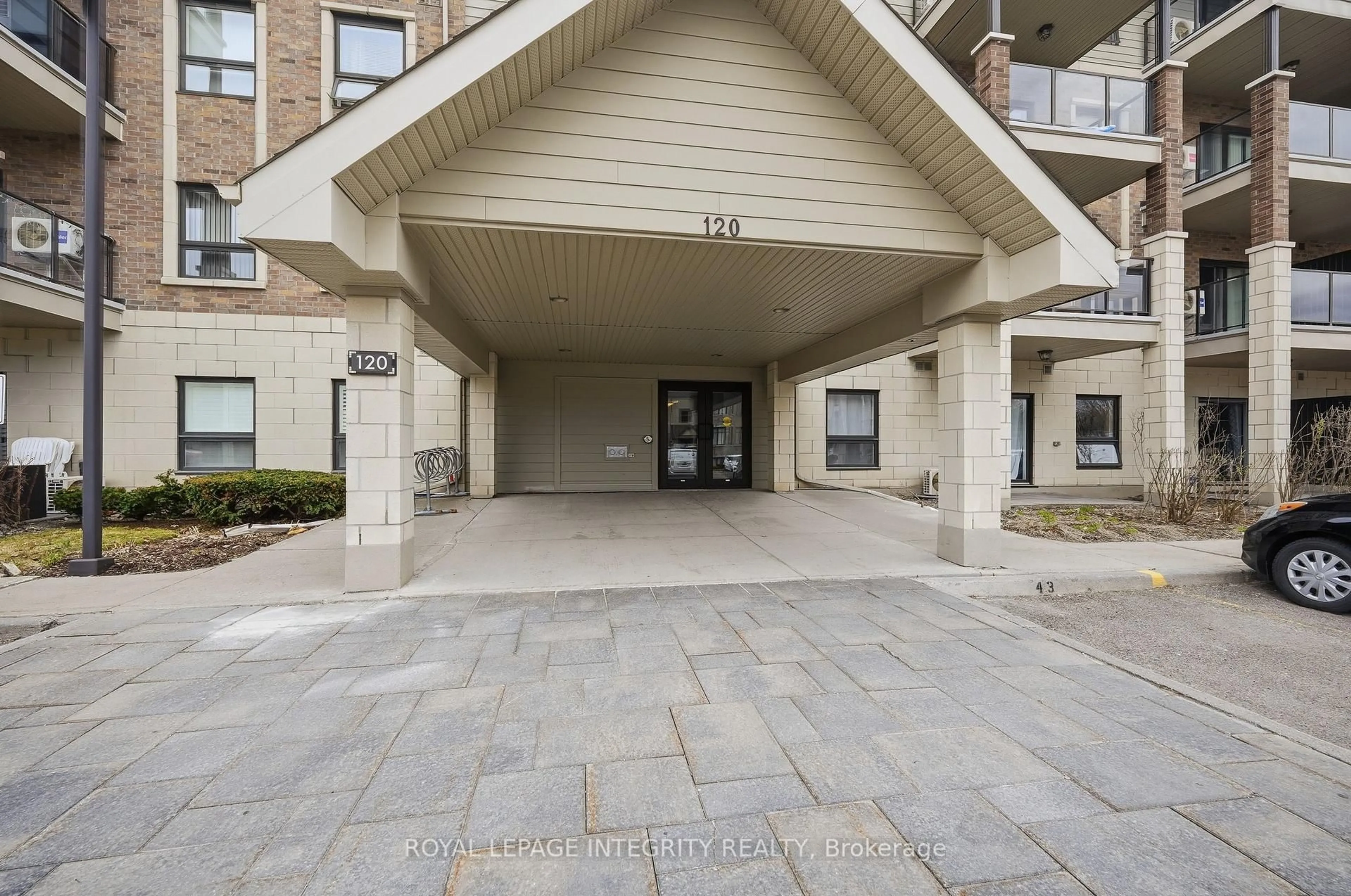 Indoor foyer for 120 Prestige Circ #412, Ottawa Ontario K4A 1B4