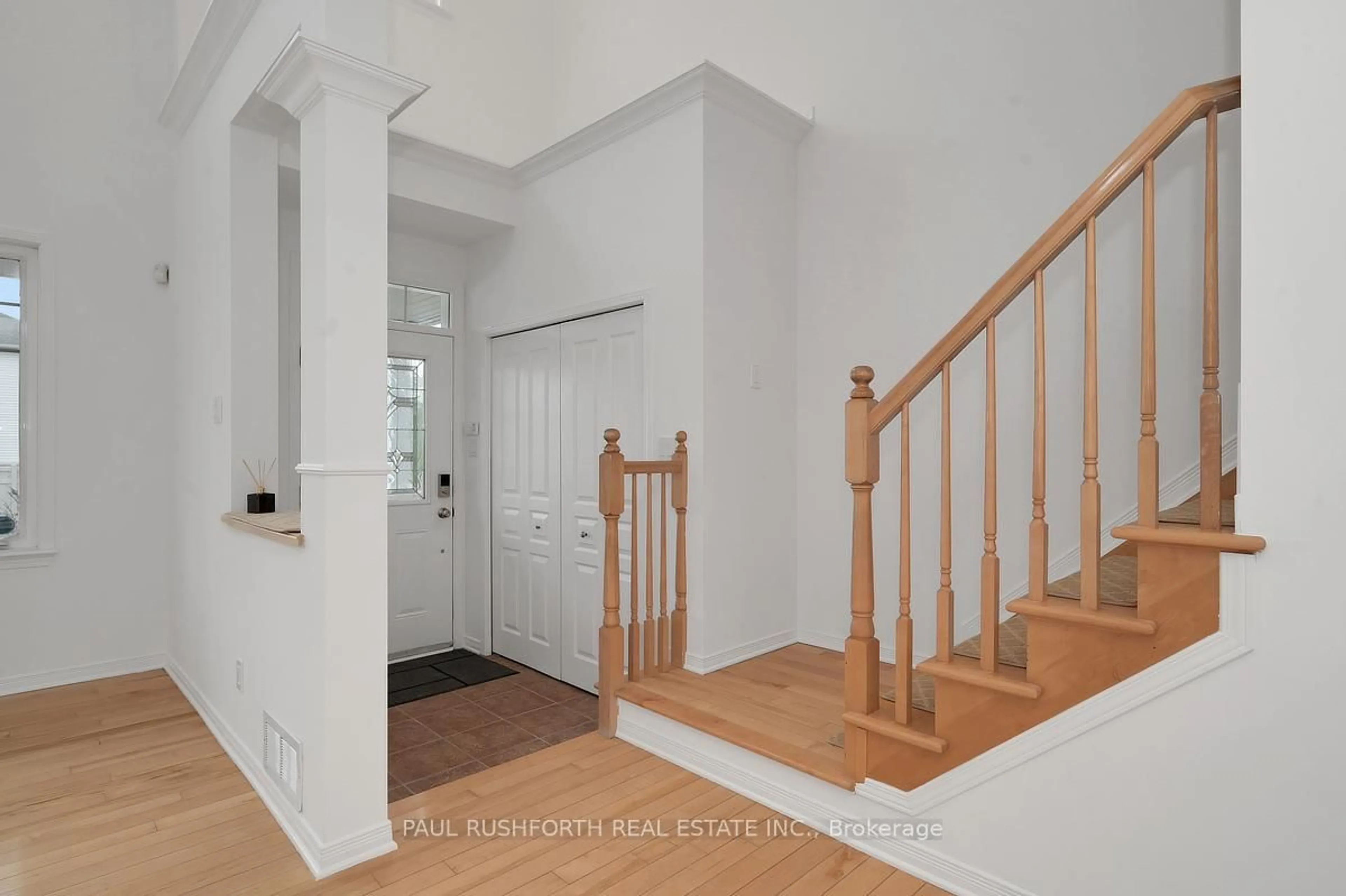 Indoor entryway for 145 Arrowwood Dr, Stittsville Ontario K2S 2G3