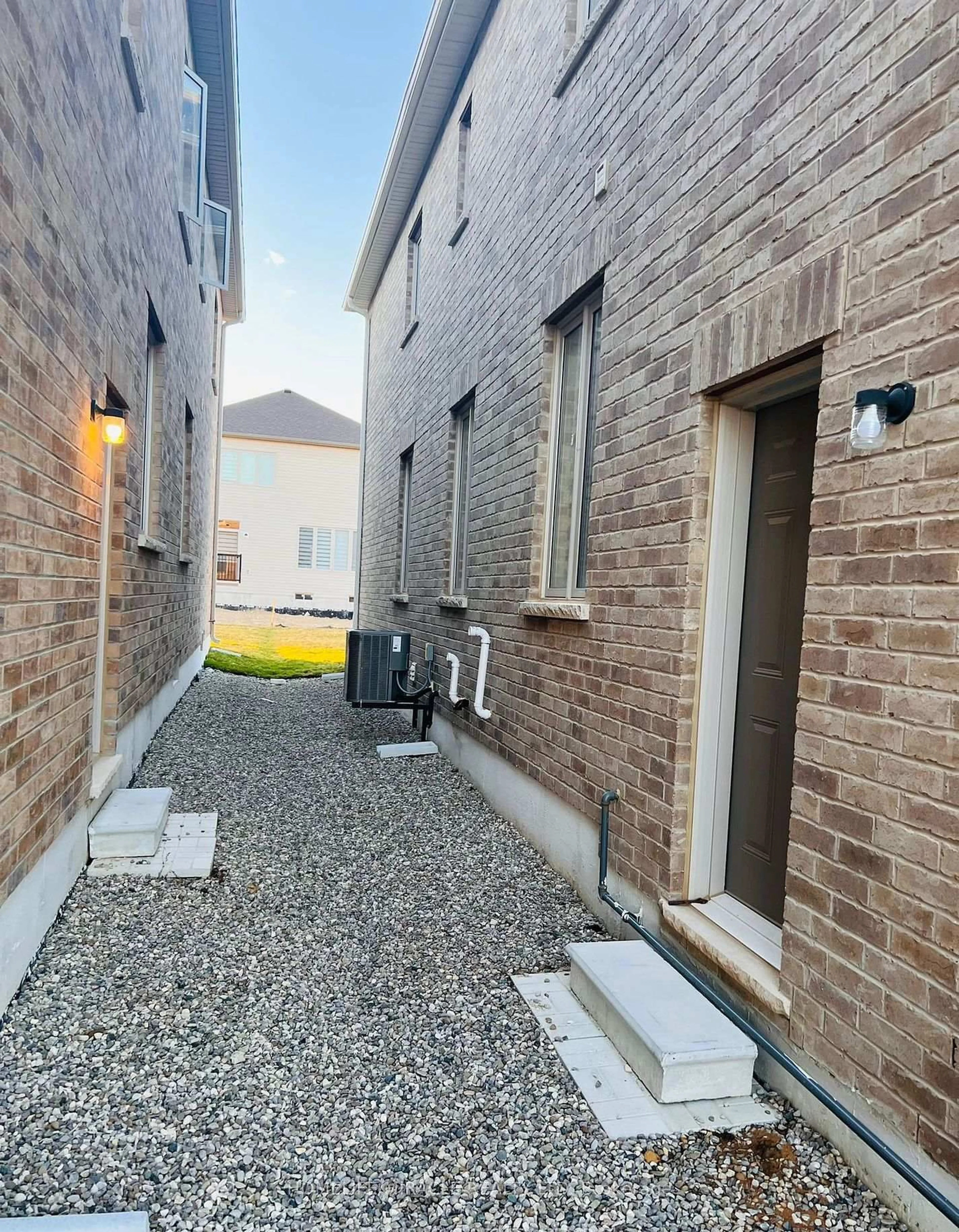 Unknown for 643 Anishinaabe Dr, Shelburne Ontario L9V 3Y4