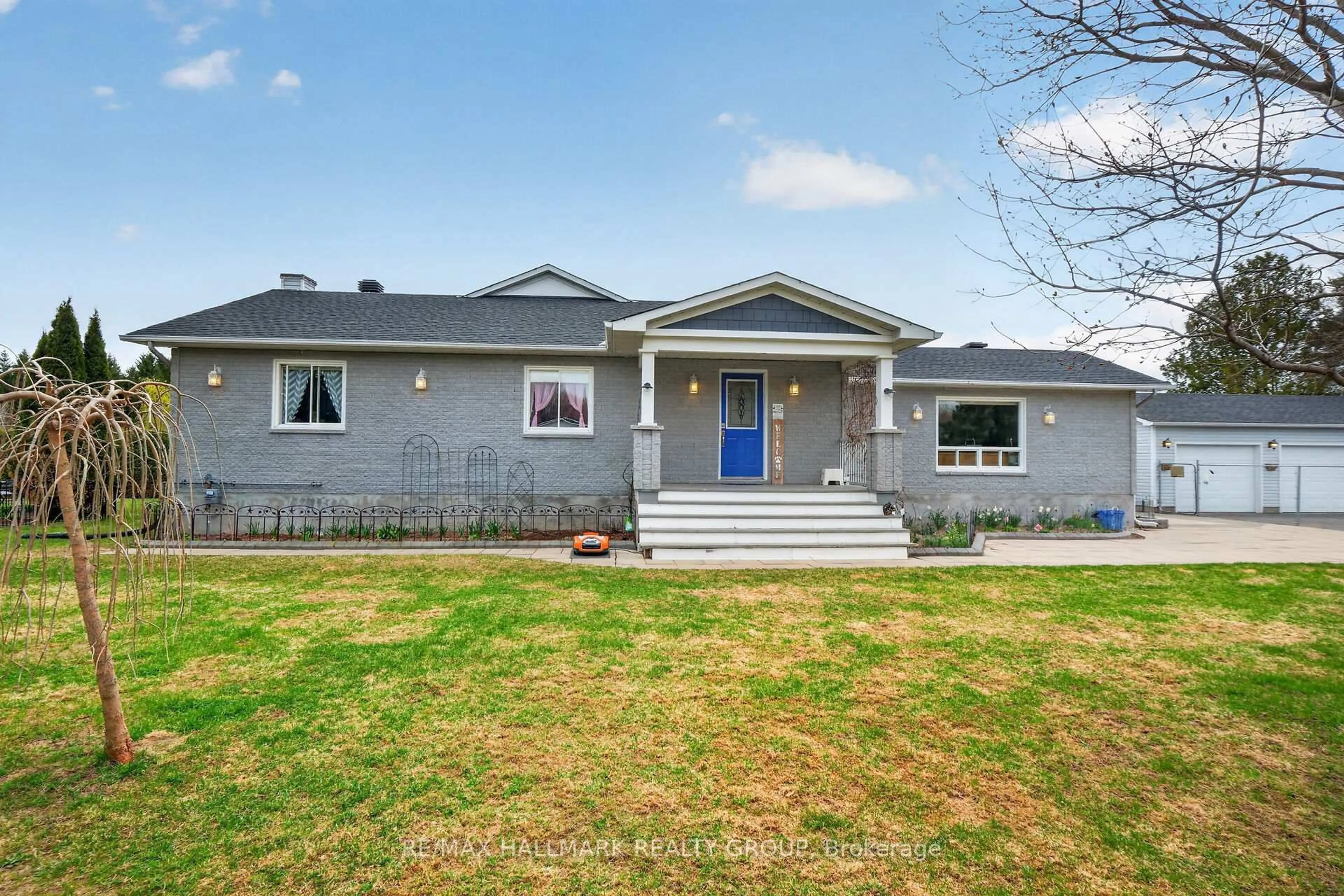 Home with vinyl exterior material, street for 3821 Indian Creek Rd, Clarence-Rockland Ontario K0A 2A0