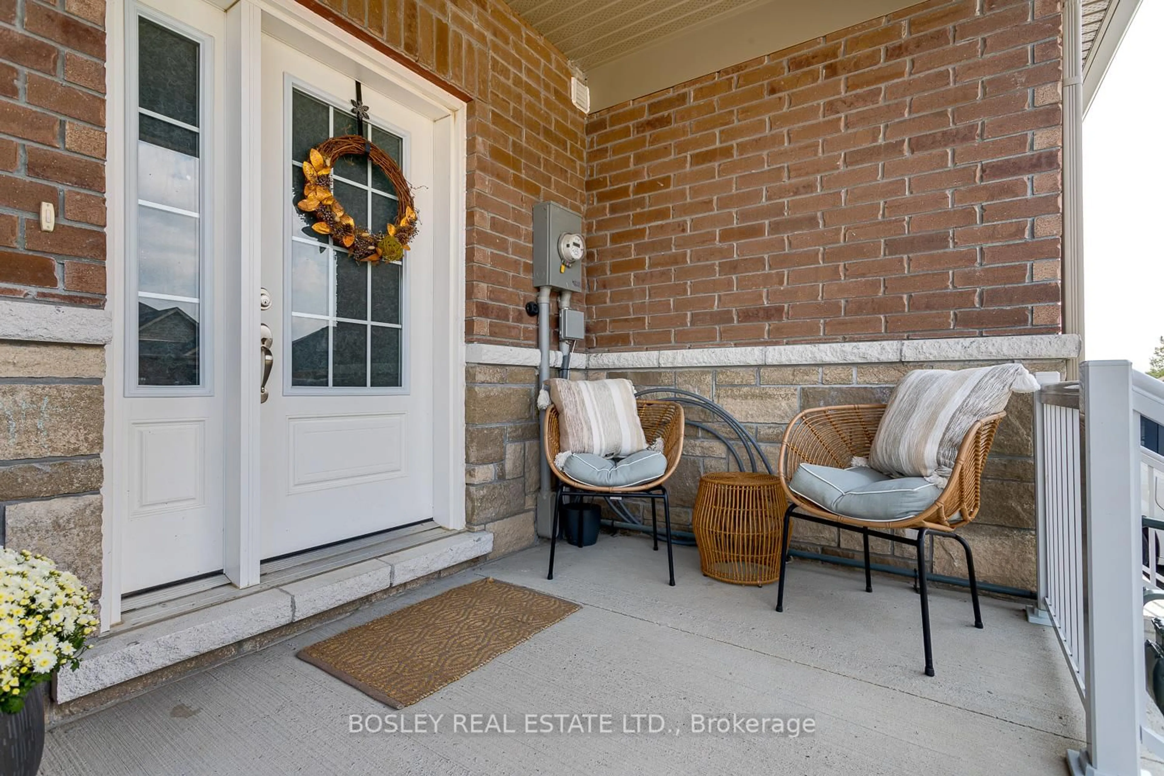 Indoor entryway for 11-21 Tolman St, Brighton Ontario K0K 1H0