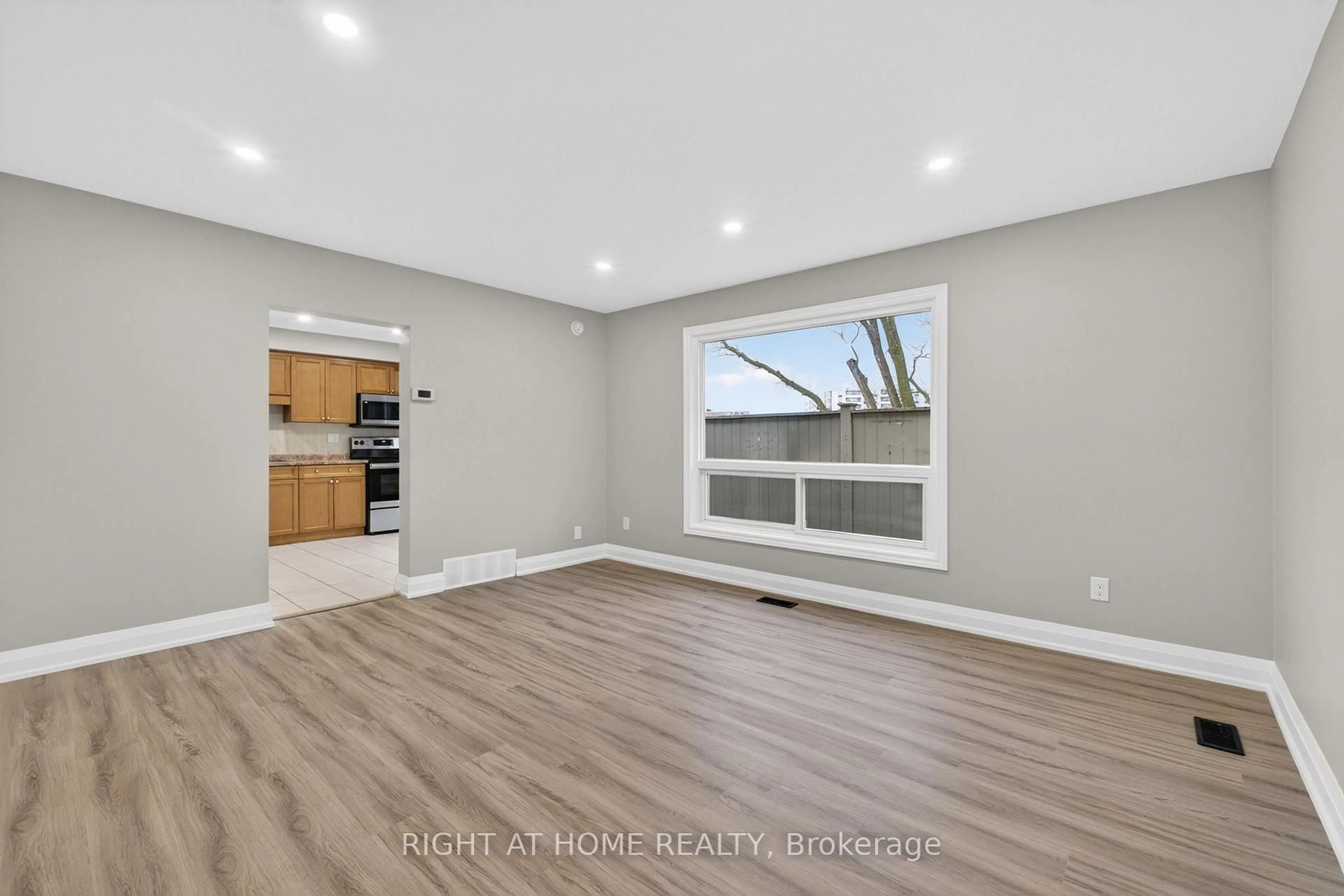 A pic of a room for 65 Woodman Dr, Hamilton Ontario L8K 4E2