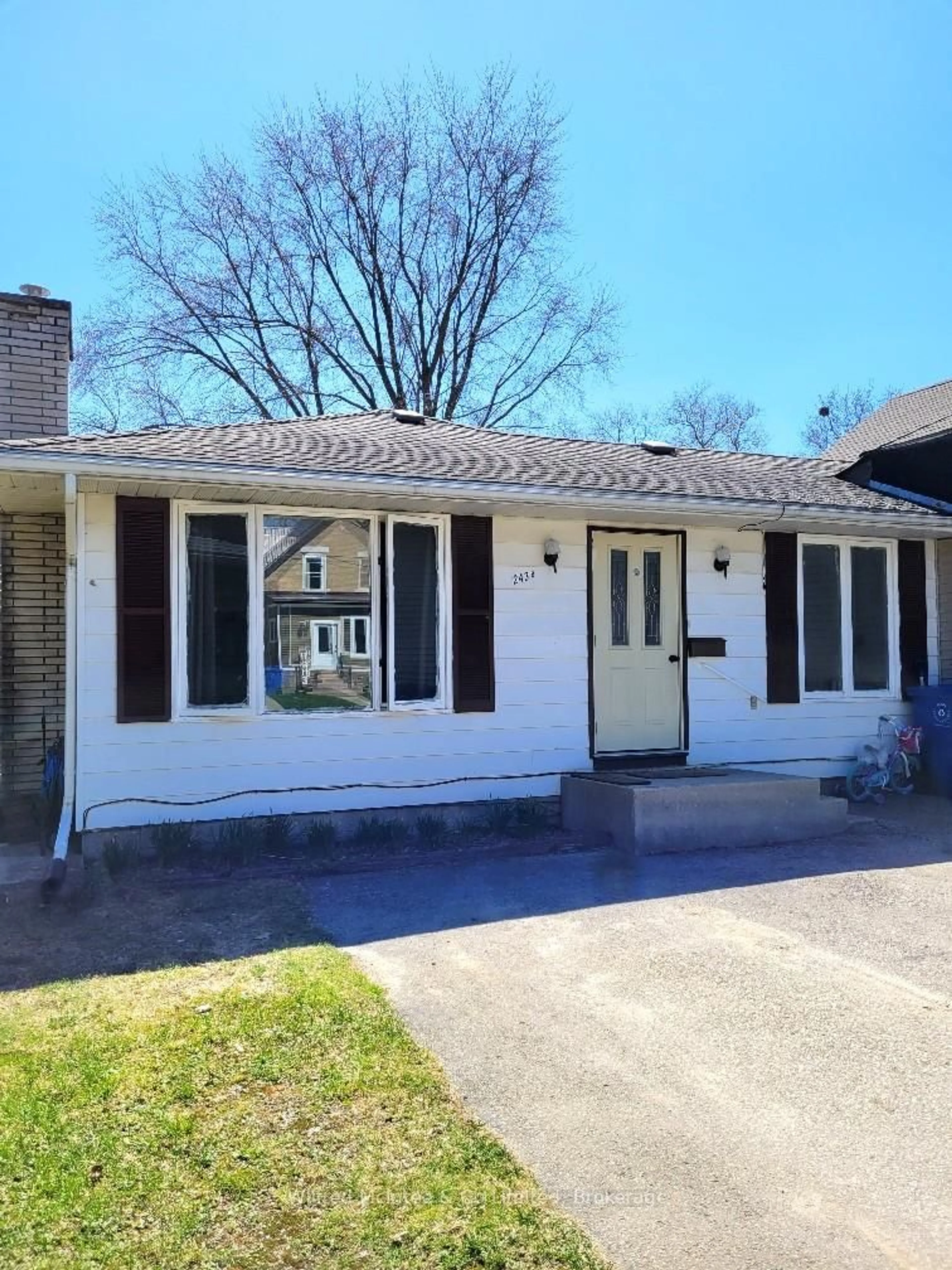 Home with vinyl exterior material, street for 243 13TH St, Hanover Ontario N4N 1X1
