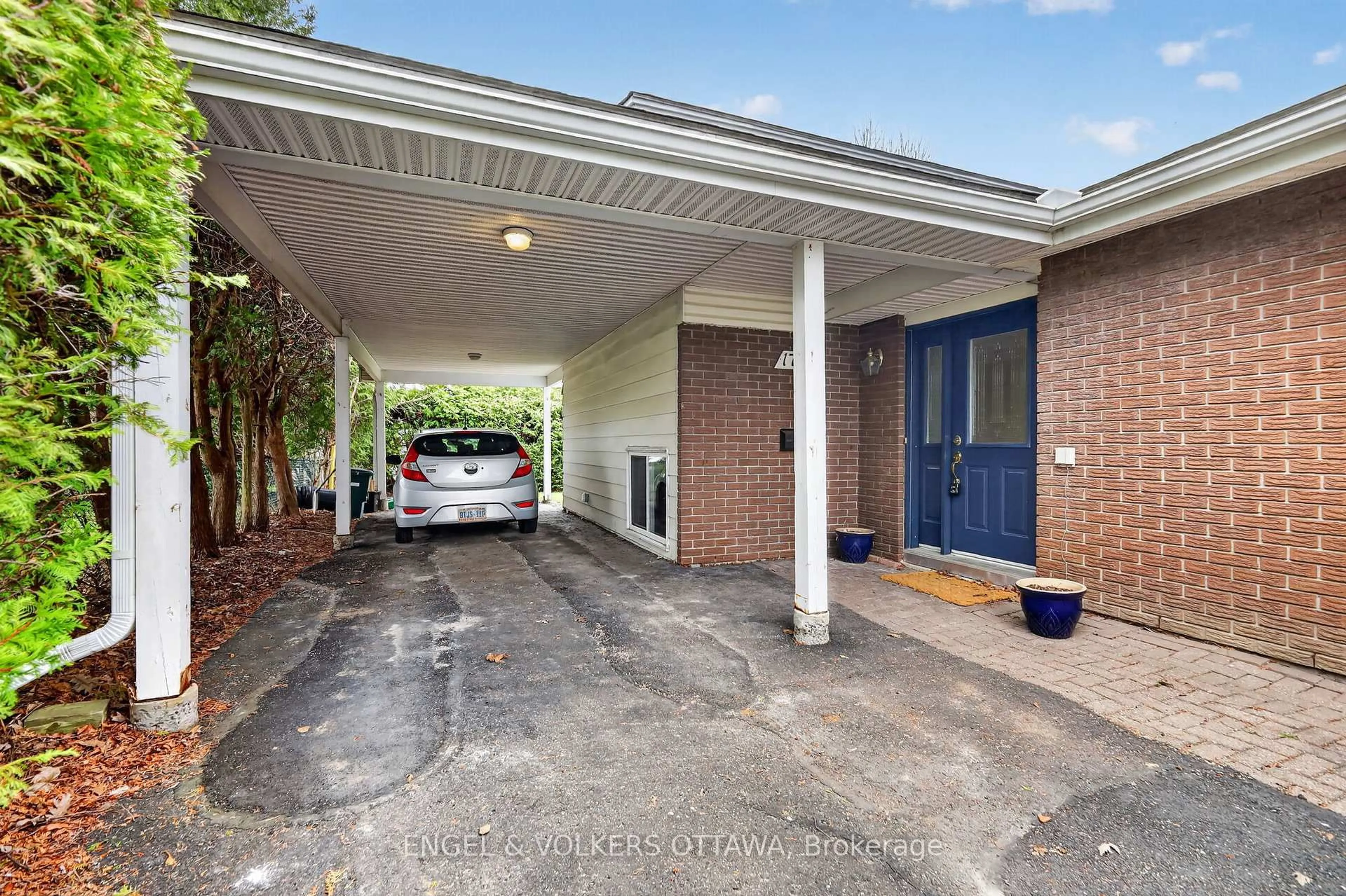 Unknown for 1795 Devlin Cres, Ottawa Ontario K1H 5T5