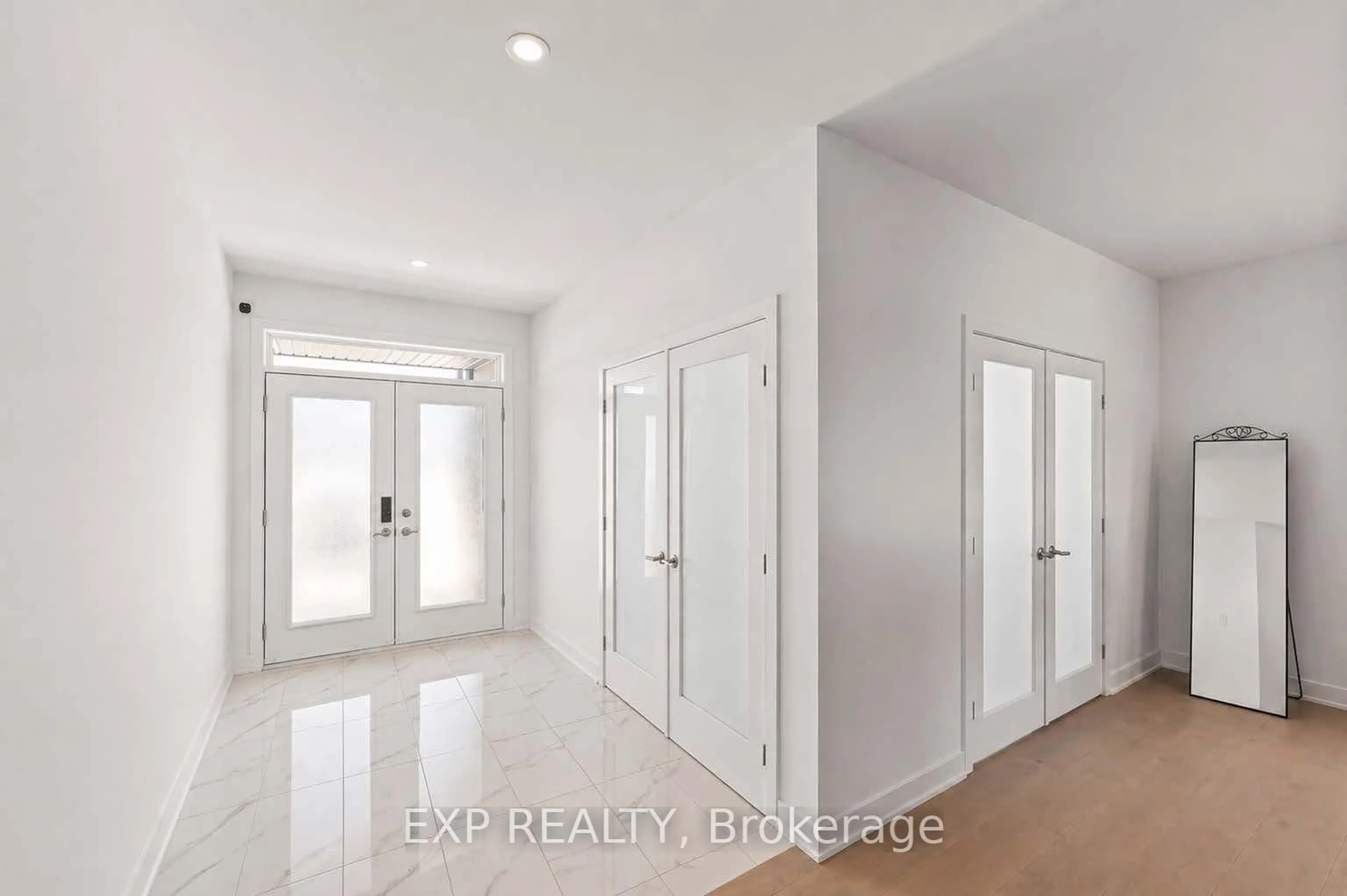 Indoor entryway for 511 Adanae Way, Ottawa Ontario K4M 0L6
