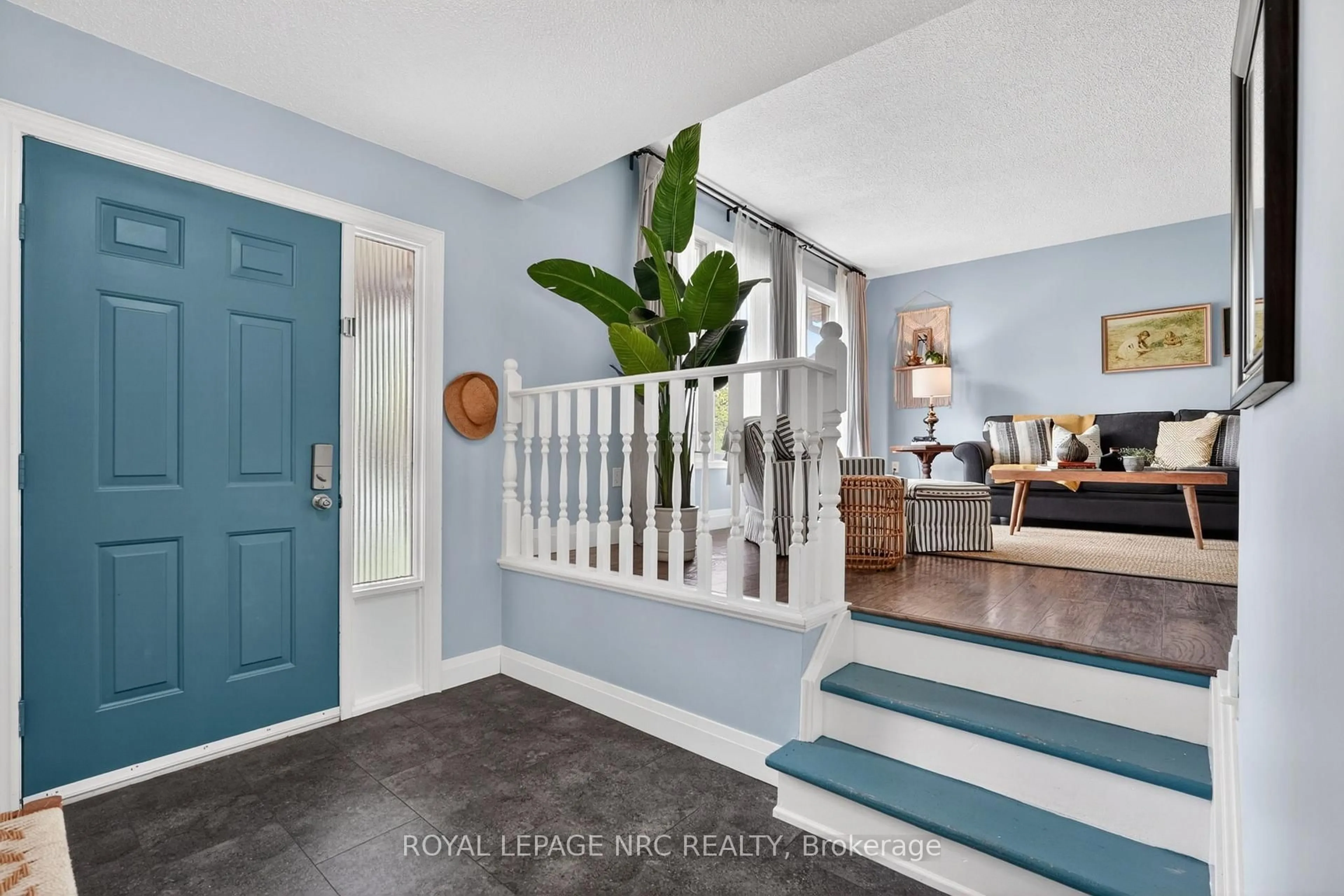 Indoor entryway for 4502 Green Meadow Blvd, Lincoln Ontario L0R 1B5