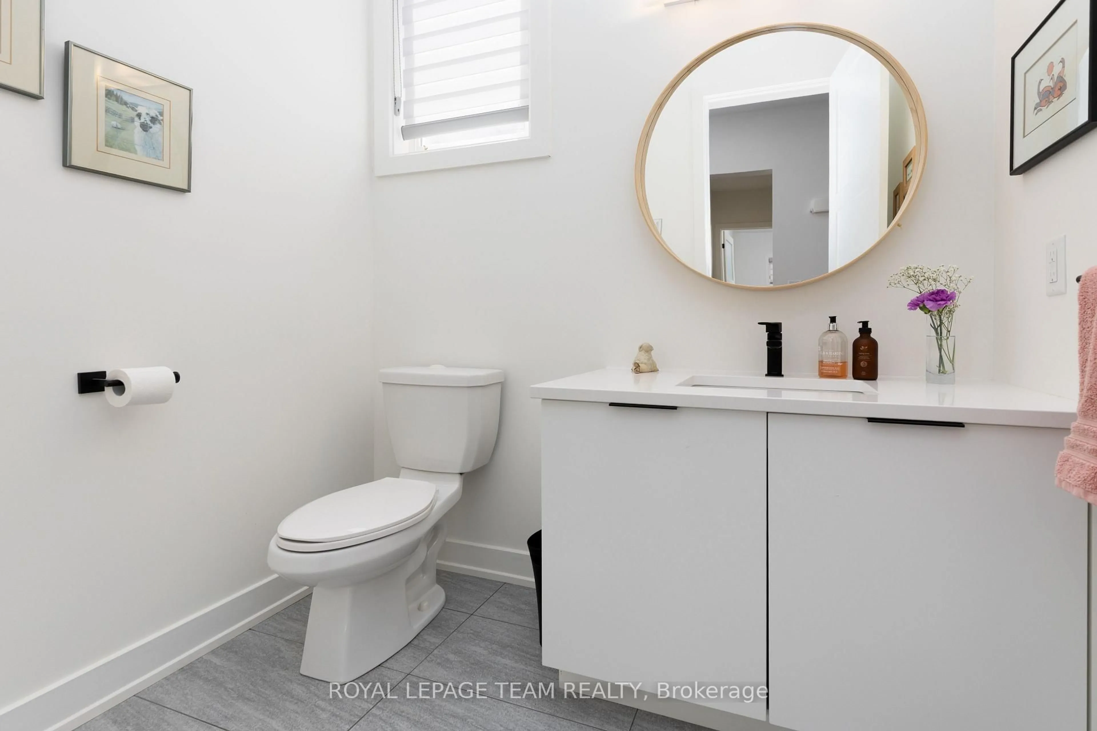 Standard bathroom, ceramic/tile floor for 136 Escarpment Cres, Ottawa Ontario K2T 0L8