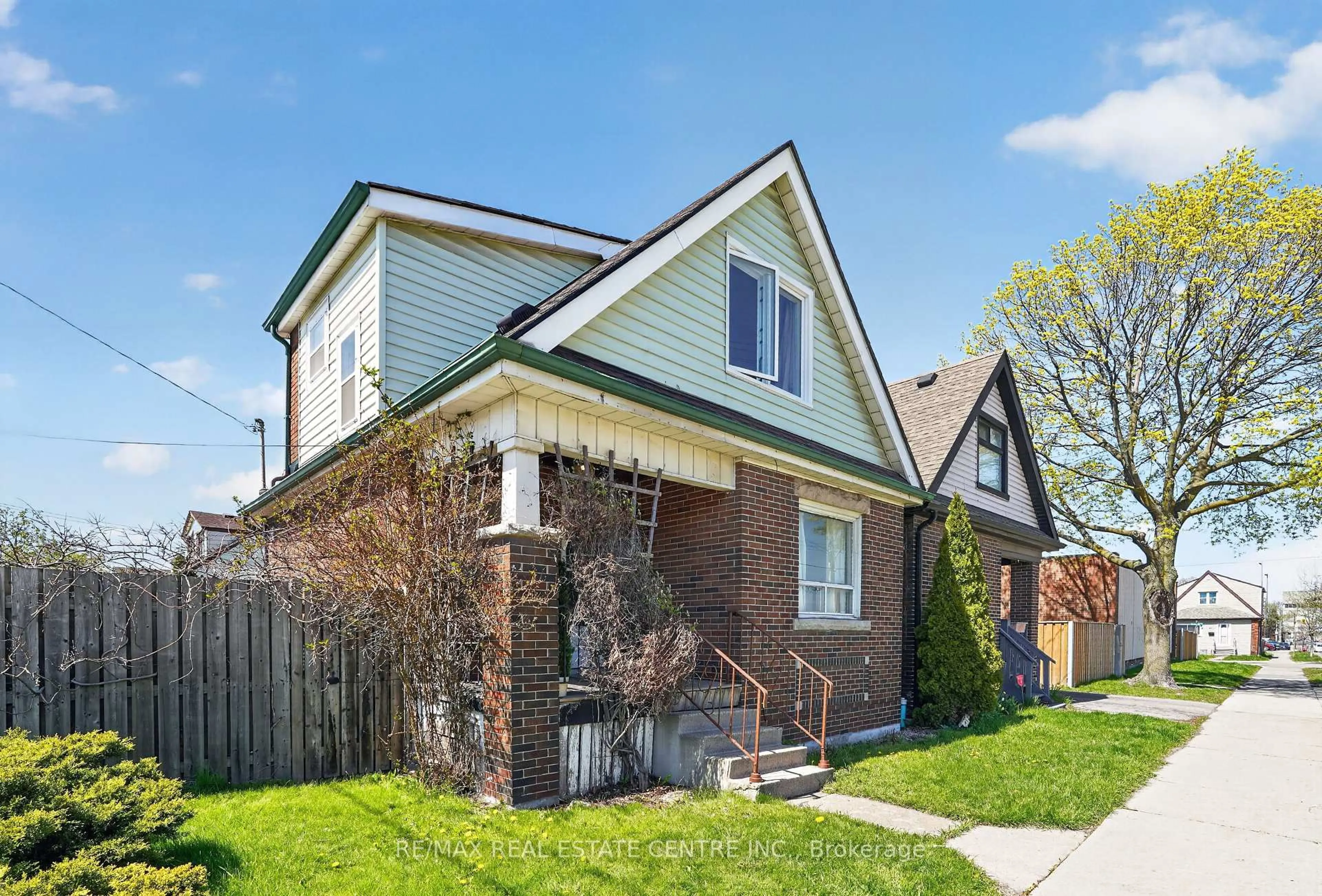Home with brick exterior material, street for 465 Ottawa St, Hamilton Ontario L8H 4A4