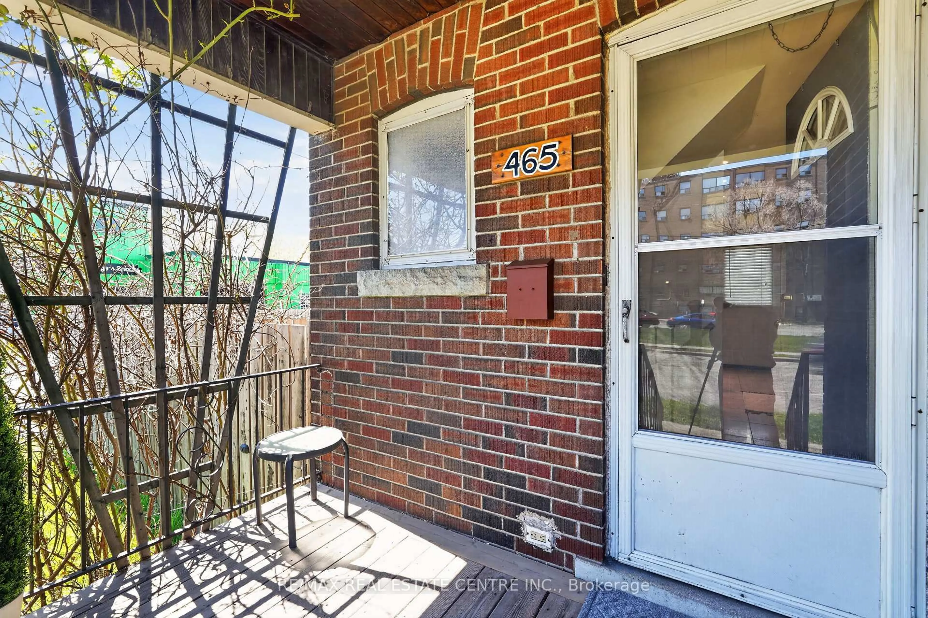 Patio, street for 465 Ottawa St, Hamilton Ontario L8H 4A4