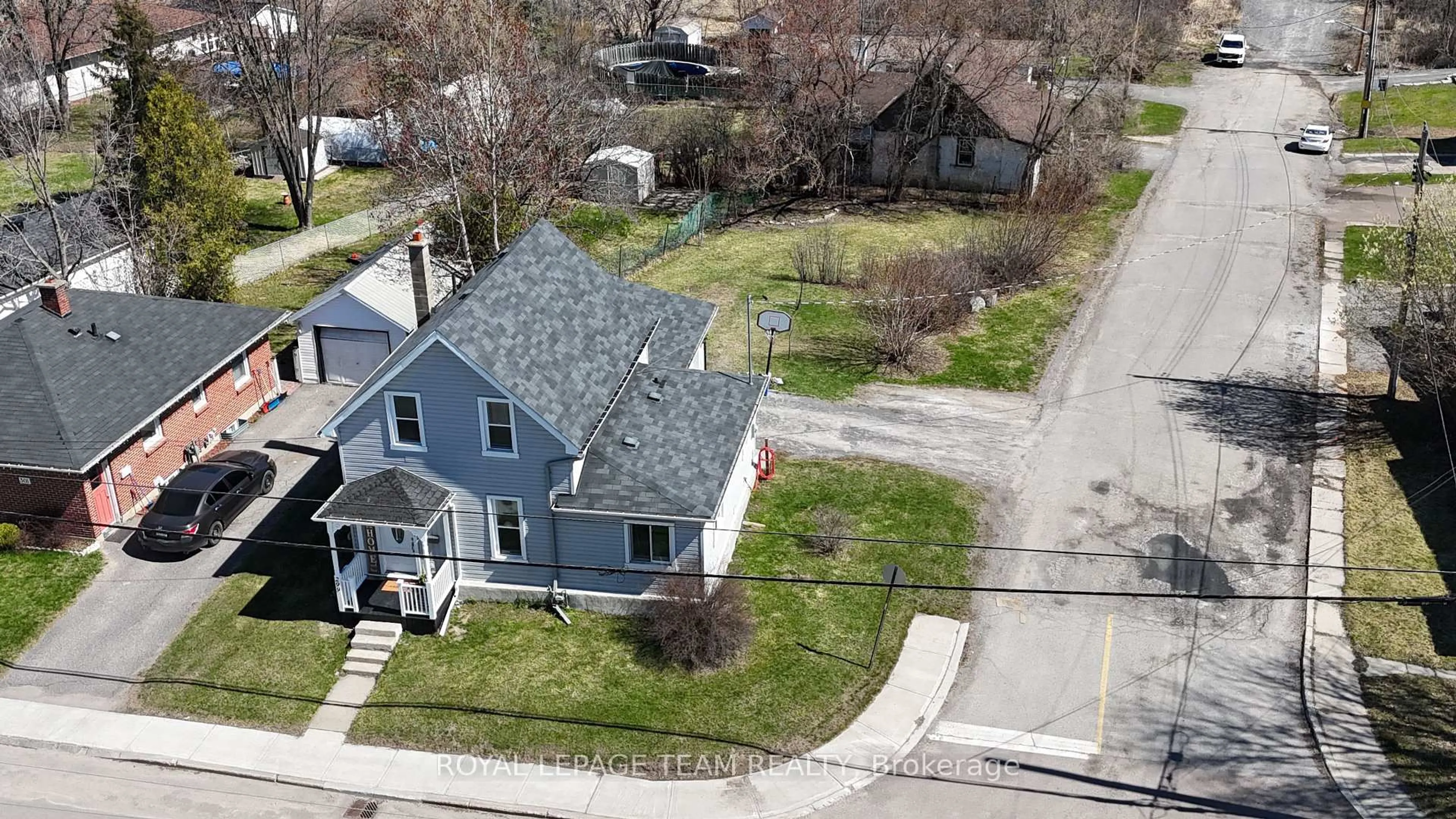 A pic from outside/outdoor area/front of a property/back of a property/a pic from drone, street for 299 Elgin St, Arnprior Ontario K7S 1P8