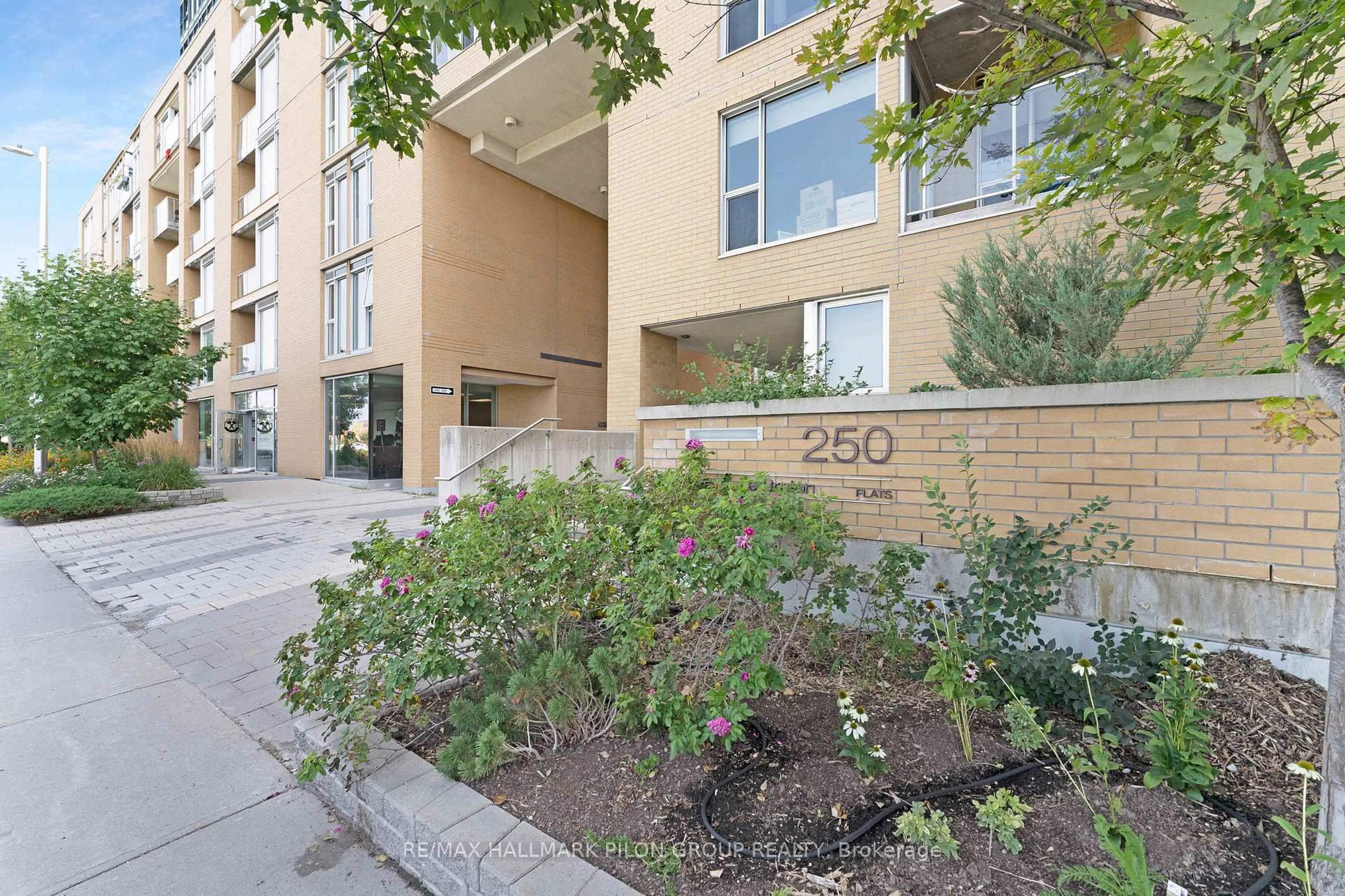 Patio, street for 250 Lett St #905, Ottawa Ontario K1R 0A8