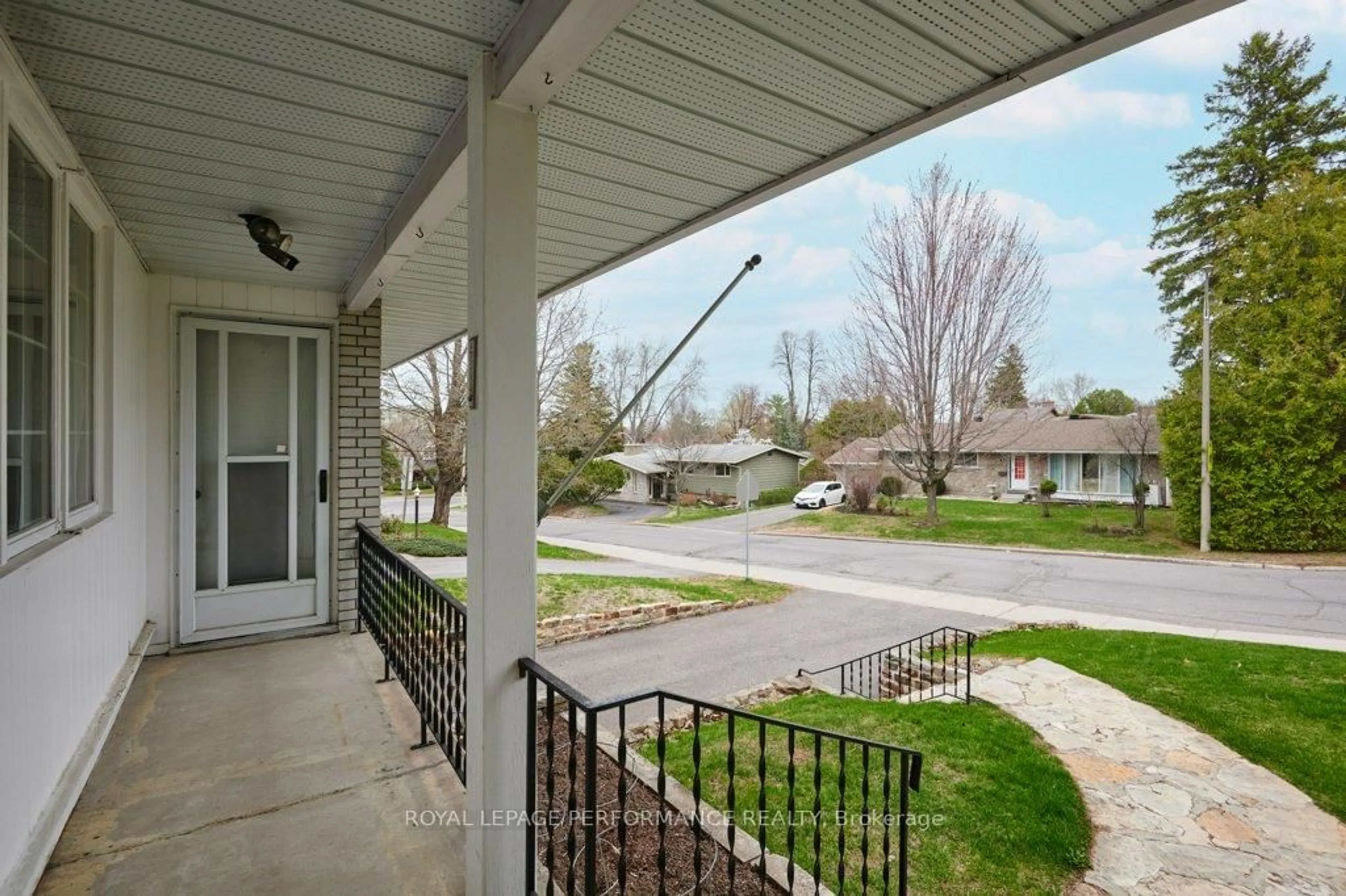 Patio, street for 2218 Aster St, Ottawa Ontario K1H 6R6