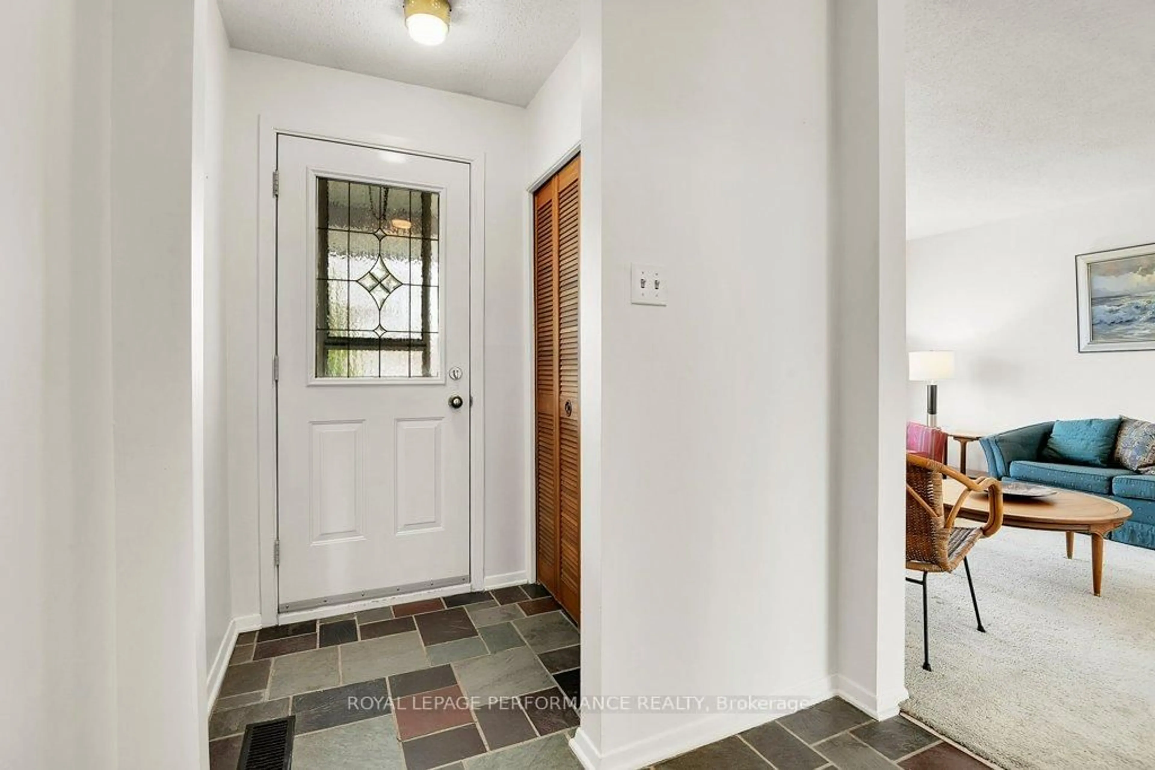 Indoor entryway for 2218 Aster St, Ottawa Ontario K1H 6R6
