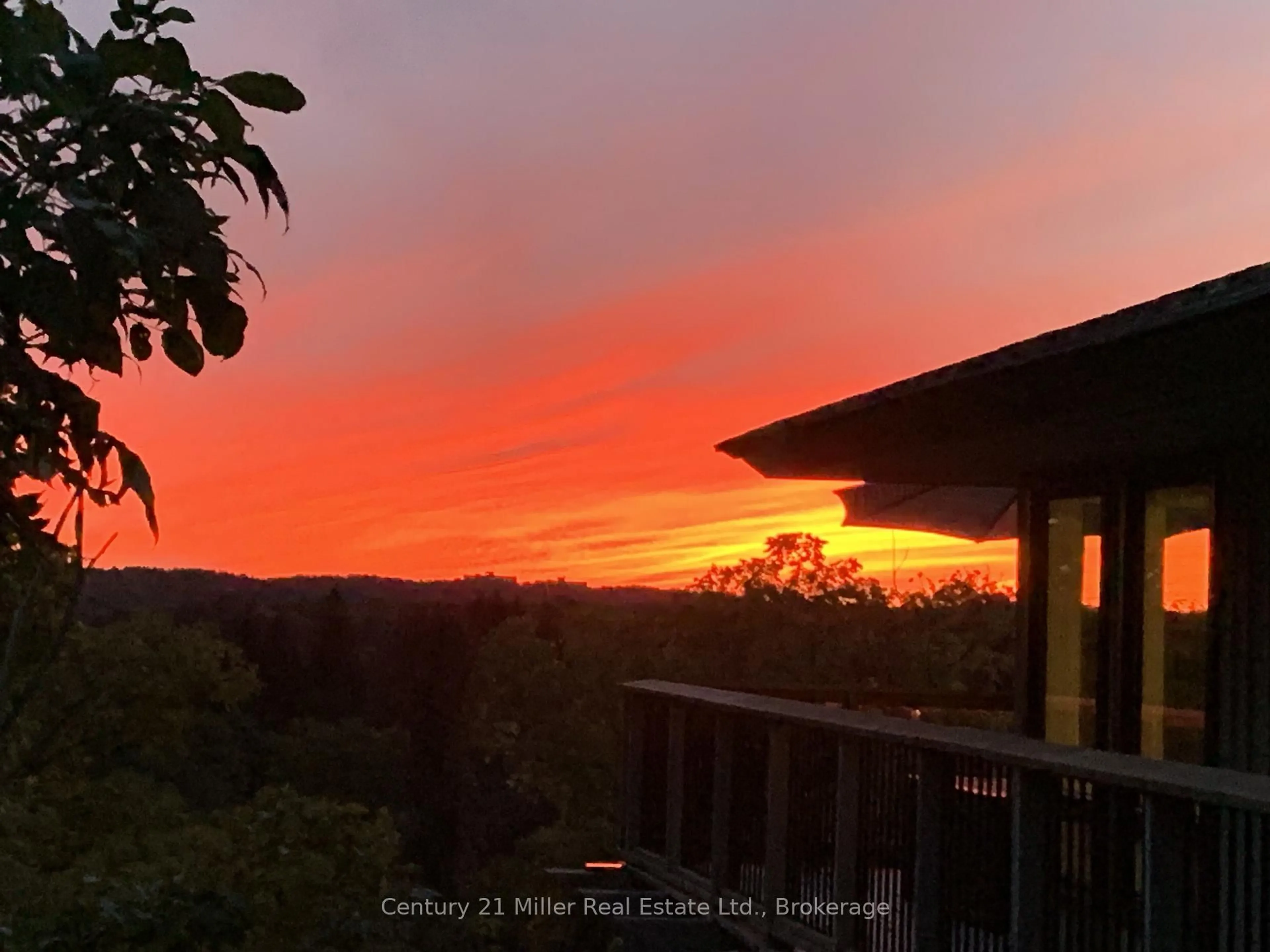 A pic from outside/outdoor area/front of a property/back of a property/a pic from drone, mountain view for 50 Greensview Dr, Kitchener Ontario N2P 2E6