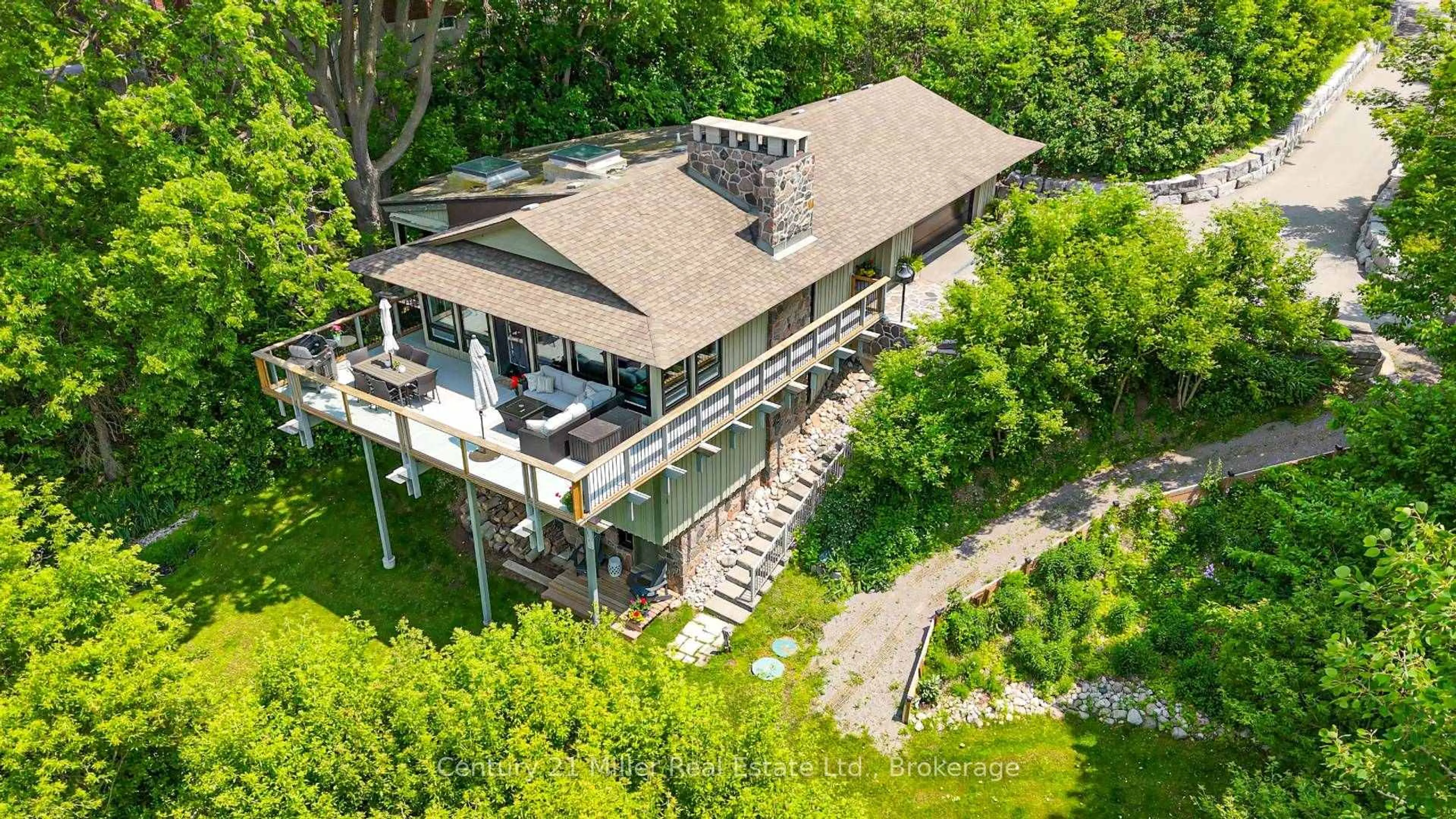 A pic from outside/outdoor area/front of a property/back of a property/a pic from drone, unknown for 50 Greensview Dr, Kitchener Ontario N2P 2E6
