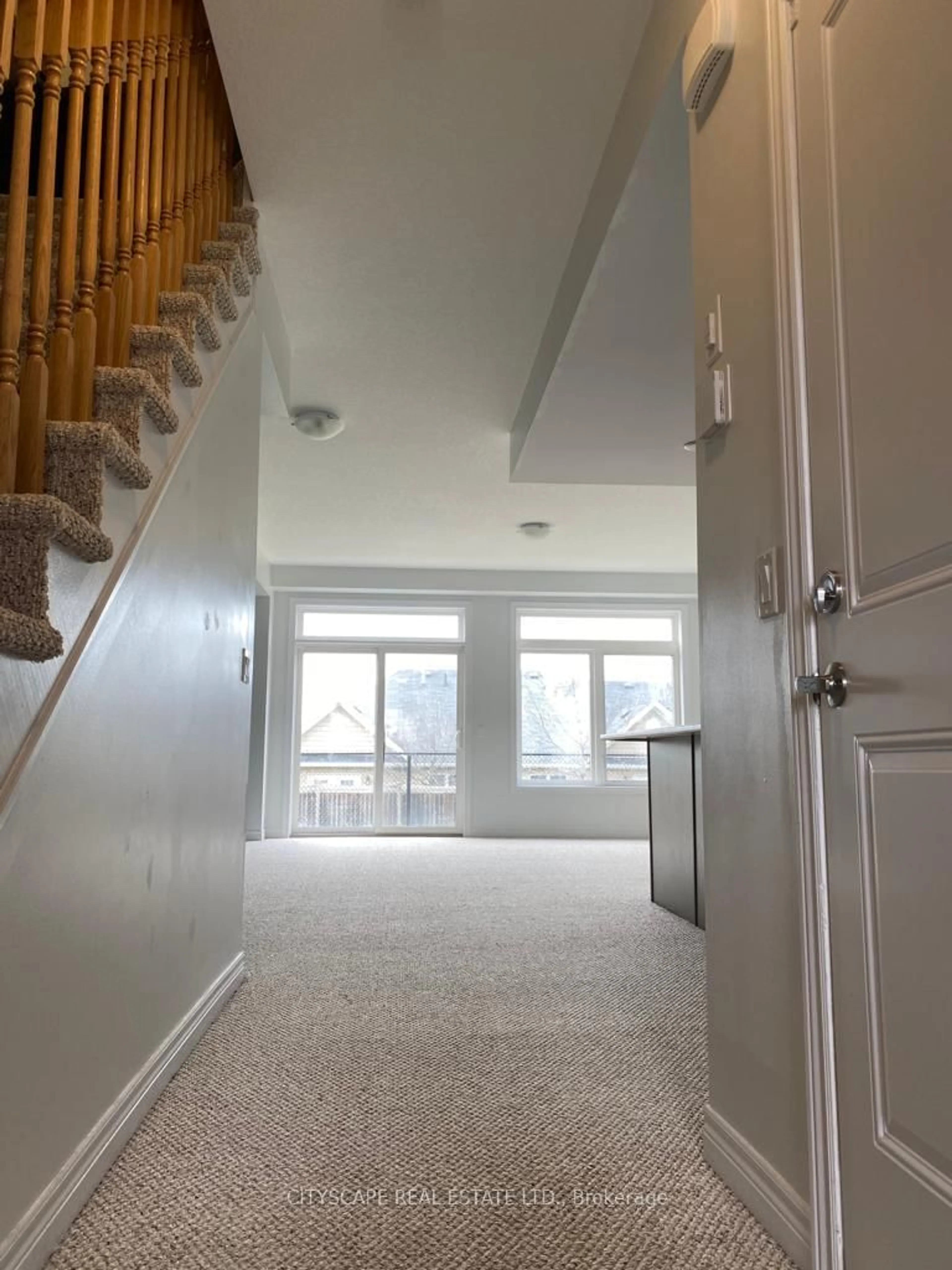 Indoor foyer for 77 Diana Ave #7, Brantford Ontario N3T 0R6