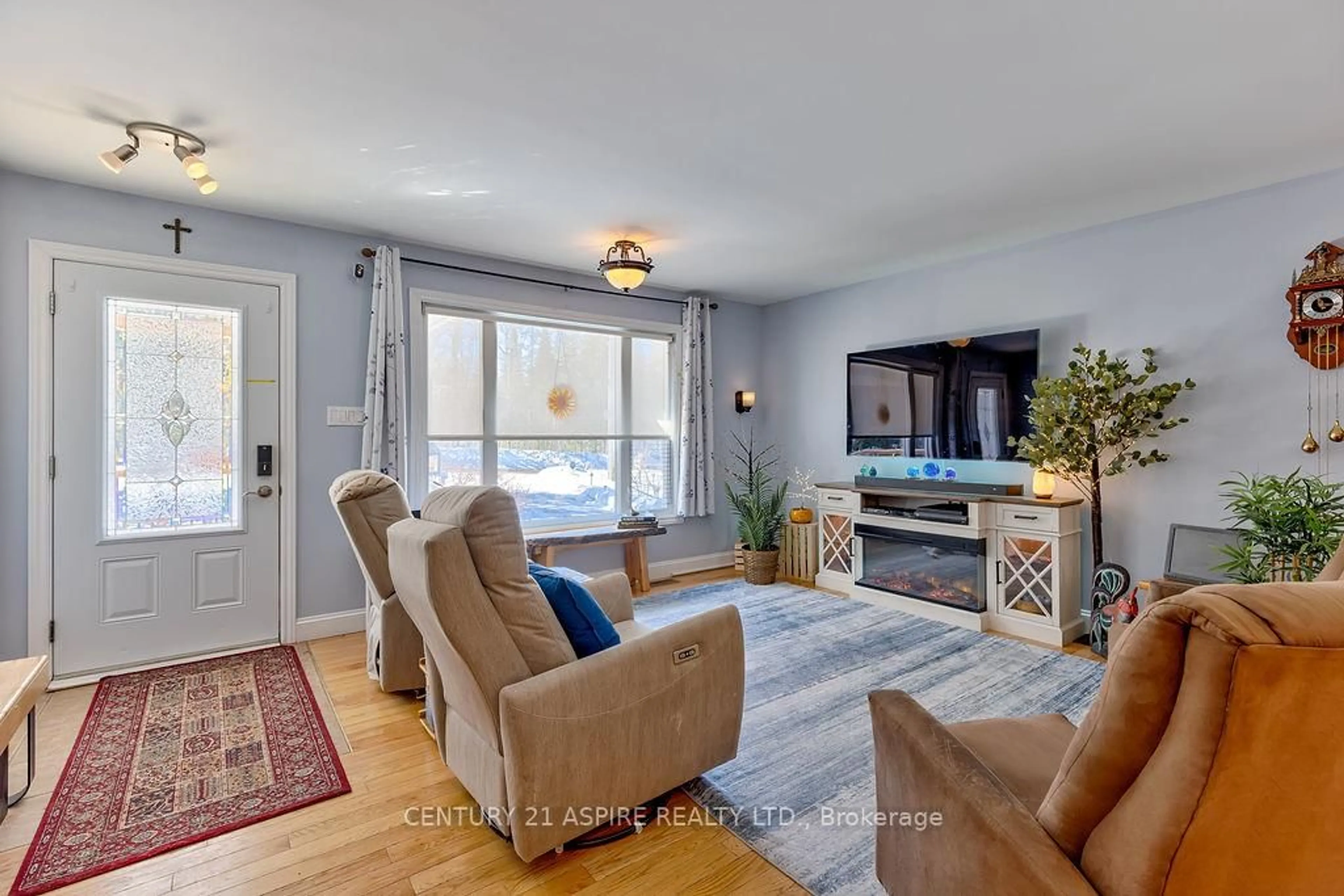 Living room with furniture, unknown for 1576 Garden Of Eden Rd, Renfrew Ontario K7V 3Z8