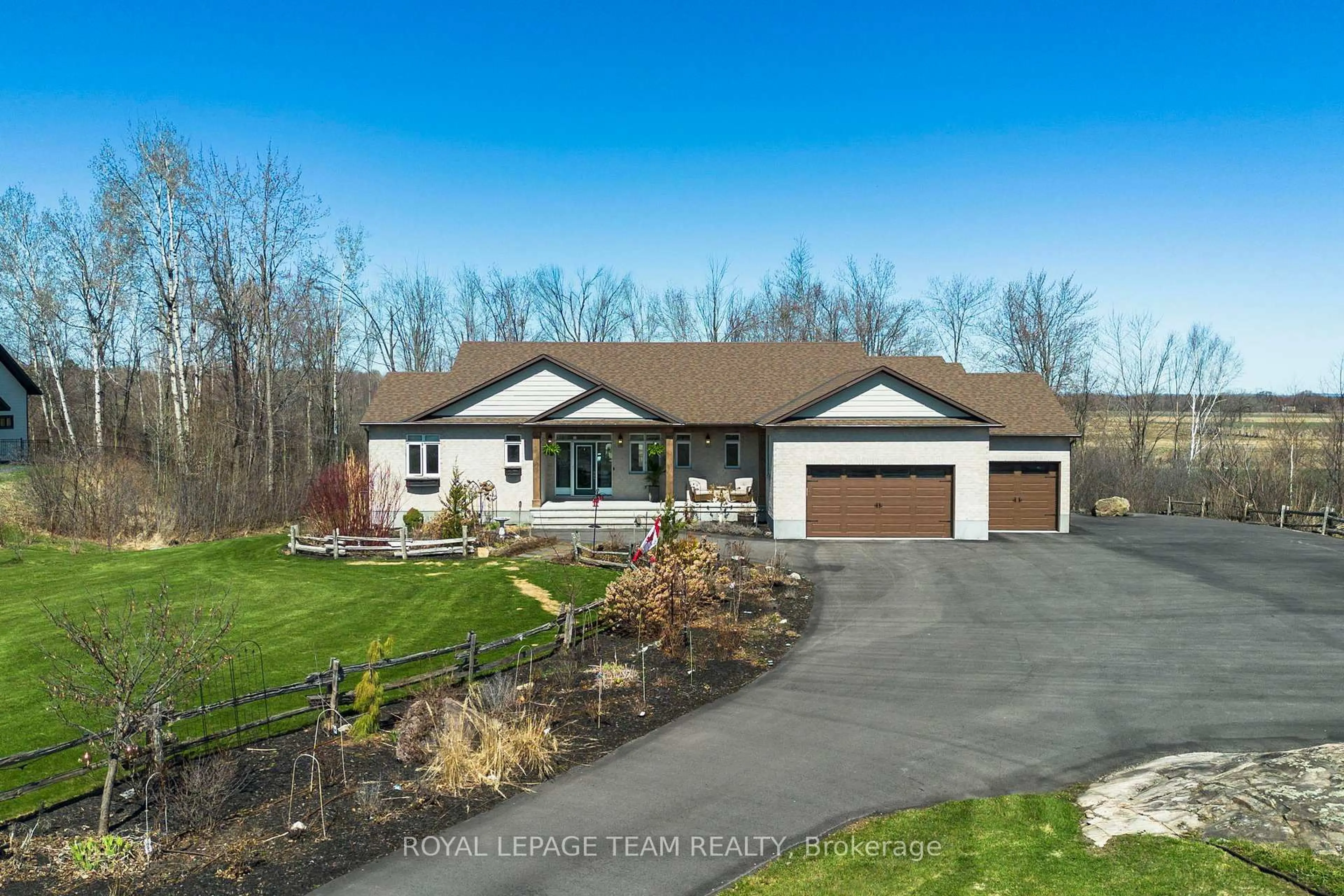 A pic from outside/outdoor area/front of a property/back of a property/a pic from drone, street for 26 Synergy Way, Ottawa Ontario K2W 0K3