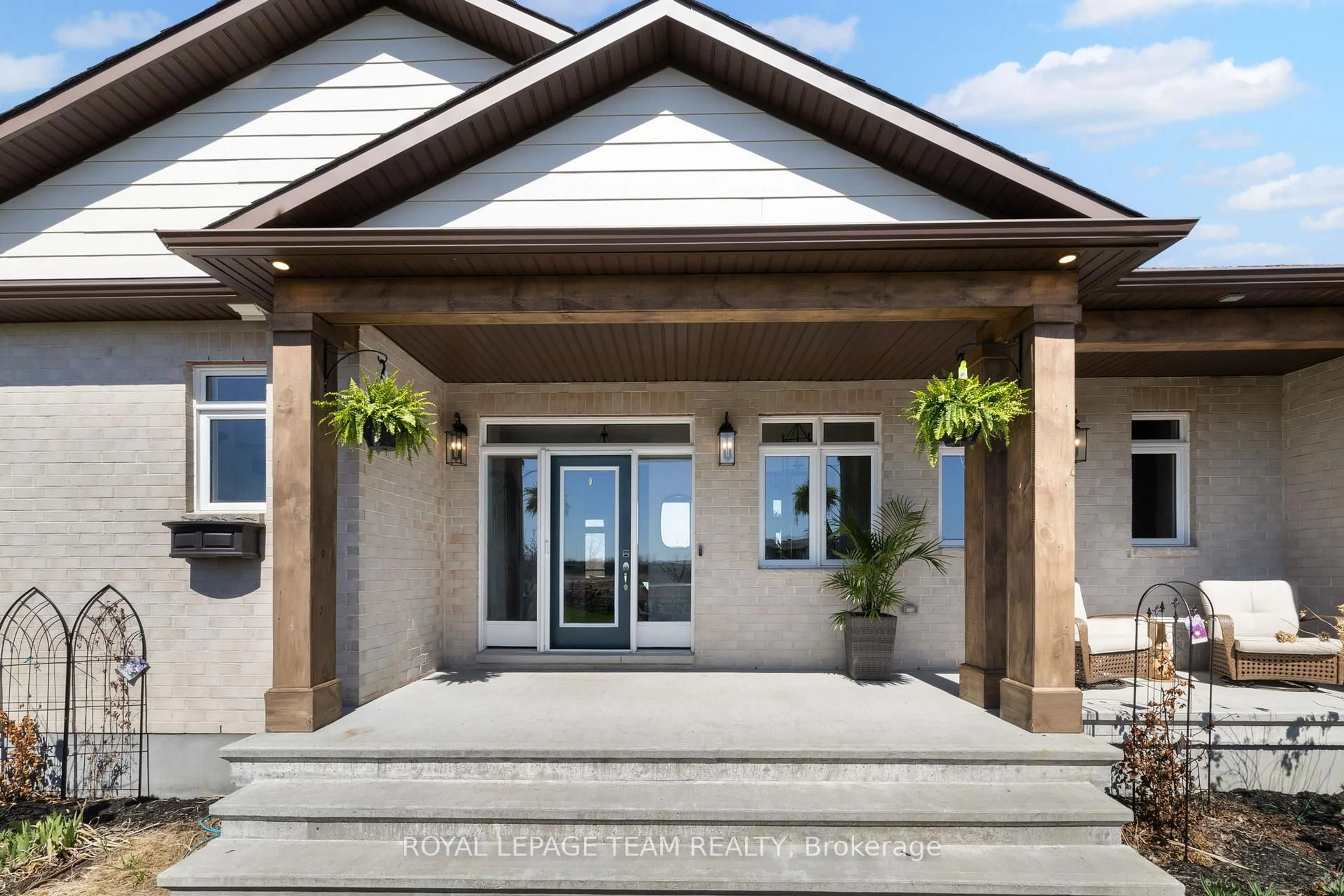 Indoor entryway for 26 Synergy Way, Ottawa Ontario K2W 0K3