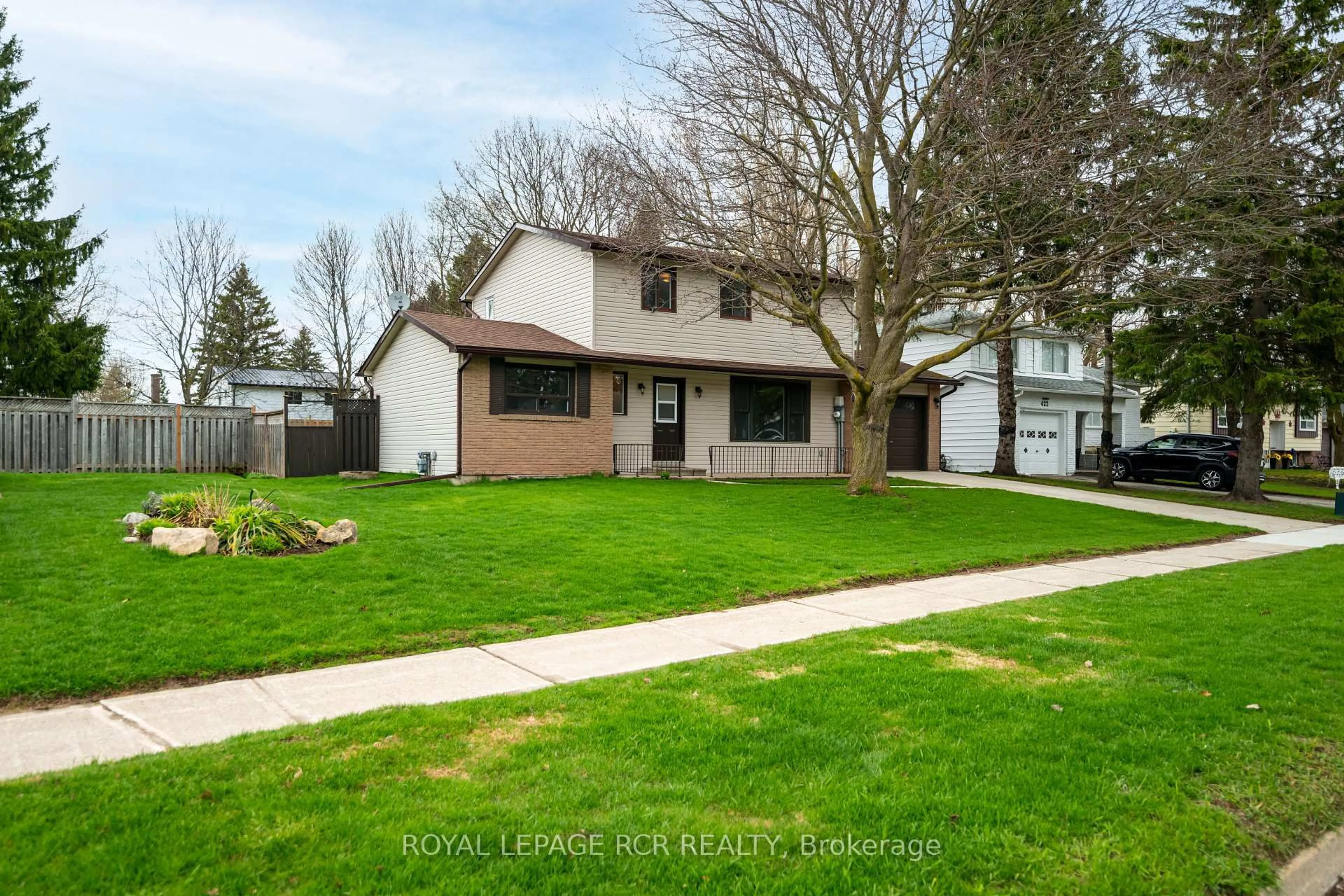 Home with vinyl exterior material, street for 418 Pineview Gdns, Shelburne Ontario L9V 3A2