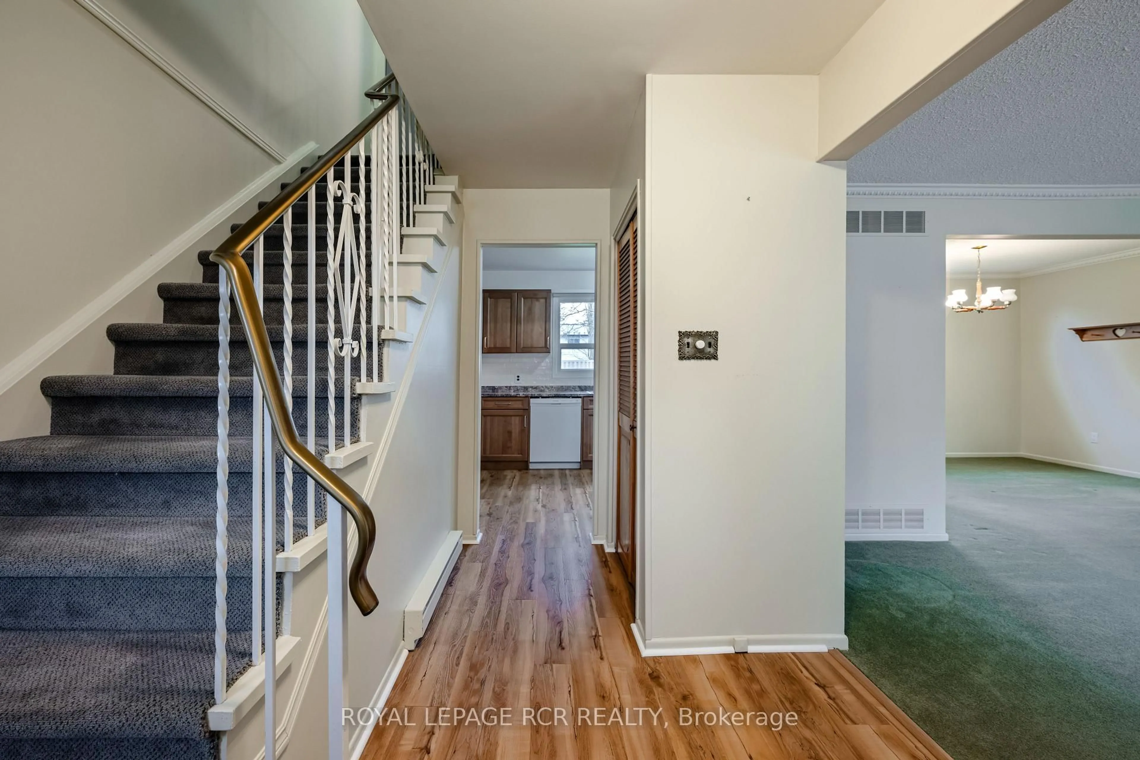 Indoor entryway for 418 Pineview Gdns, Shelburne Ontario L9V 3A2