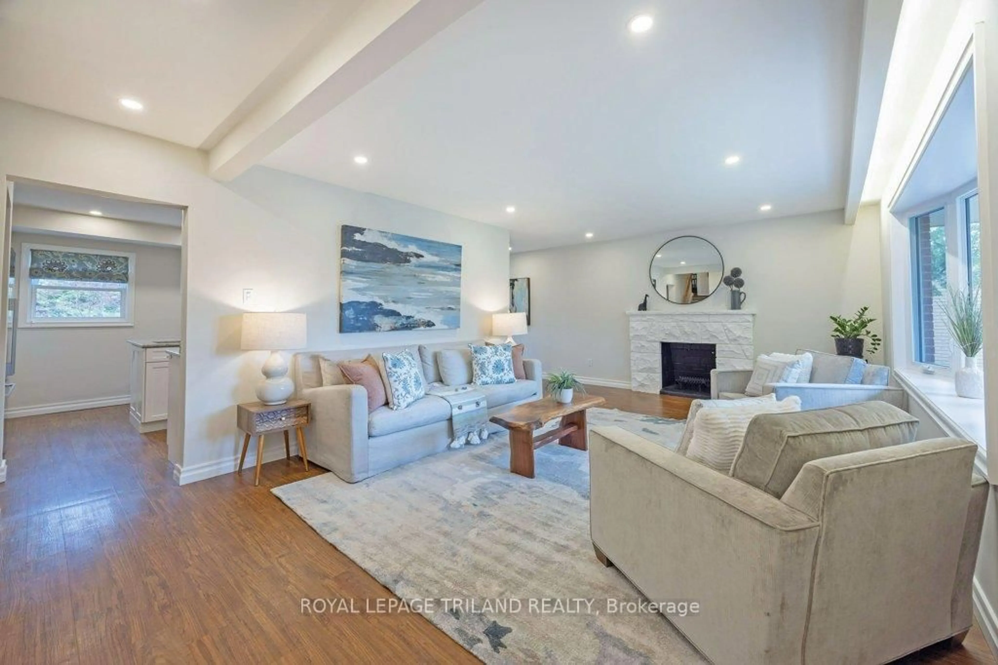 Living room with furniture, unknown for 667 GLENGYLE Cres, London North Ontario N5X 1X8