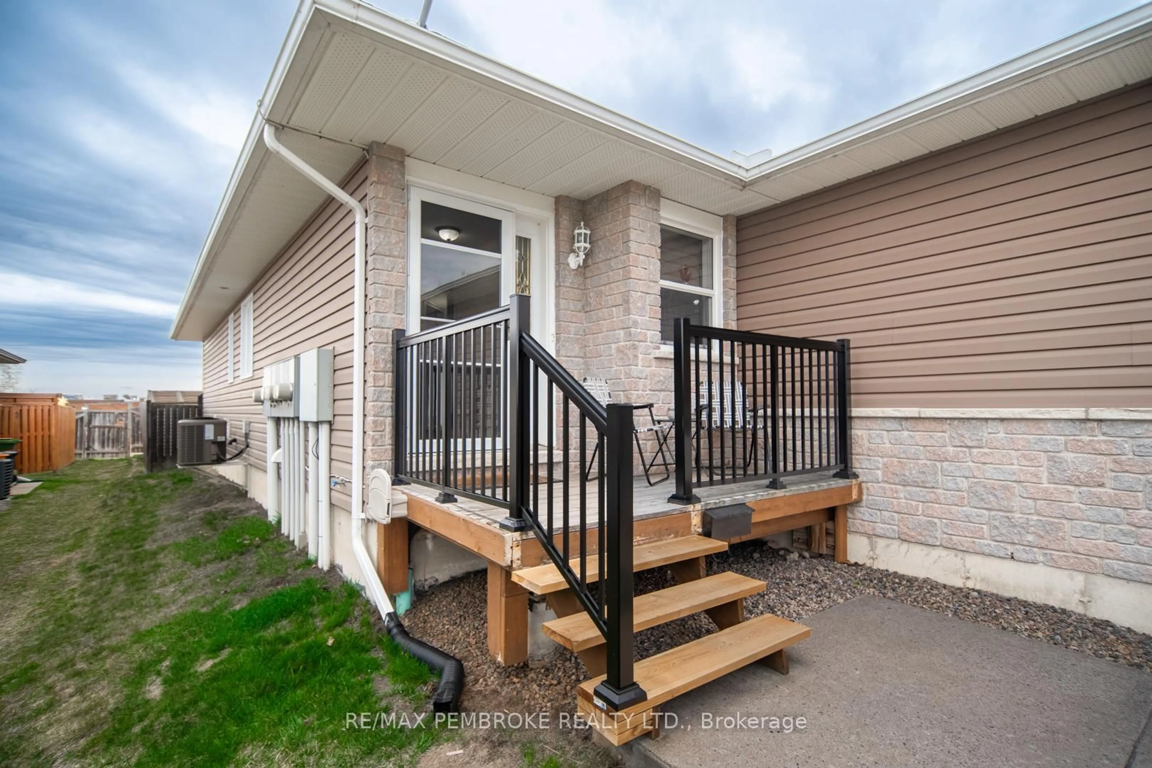 Unknown for 317 Matheson Dr, Pembroke Ontario K8A 8L2
