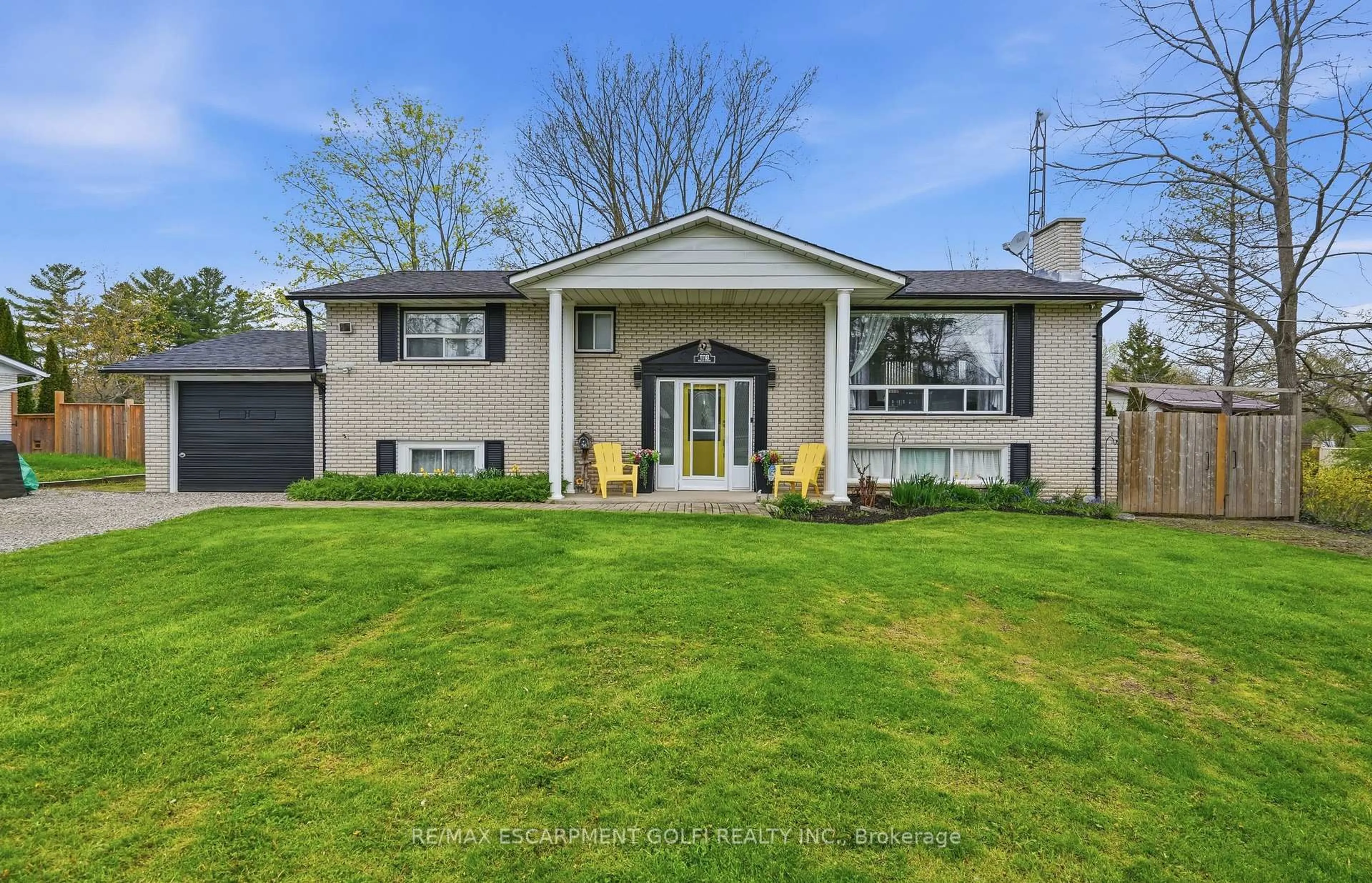 Home with vinyl exterior material, street for 1118 Diltz Rd, Haldimand Ontario N1A 2W2
