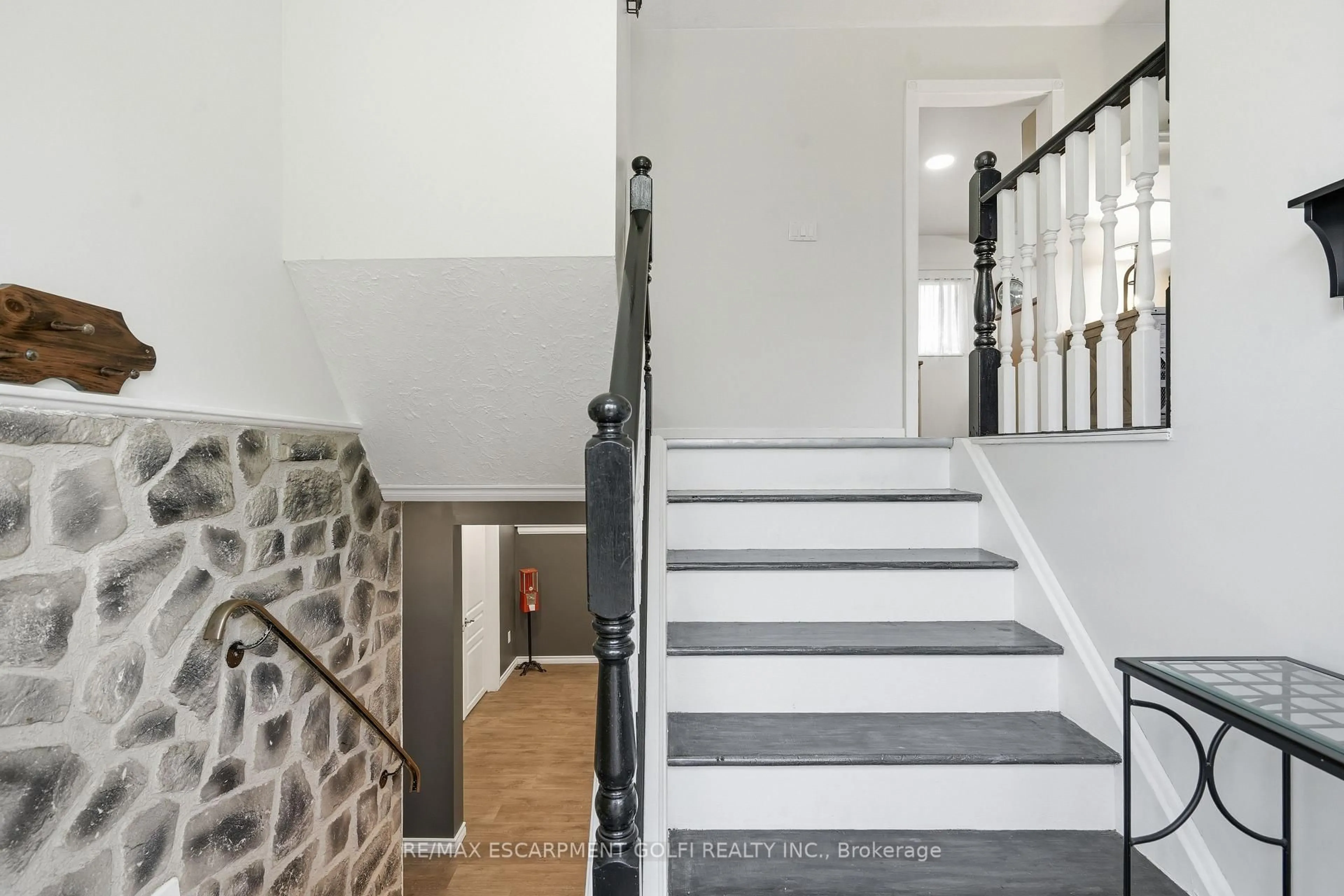 Stairs for 1118 Diltz Rd, Haldimand Ontario N1A 2W2